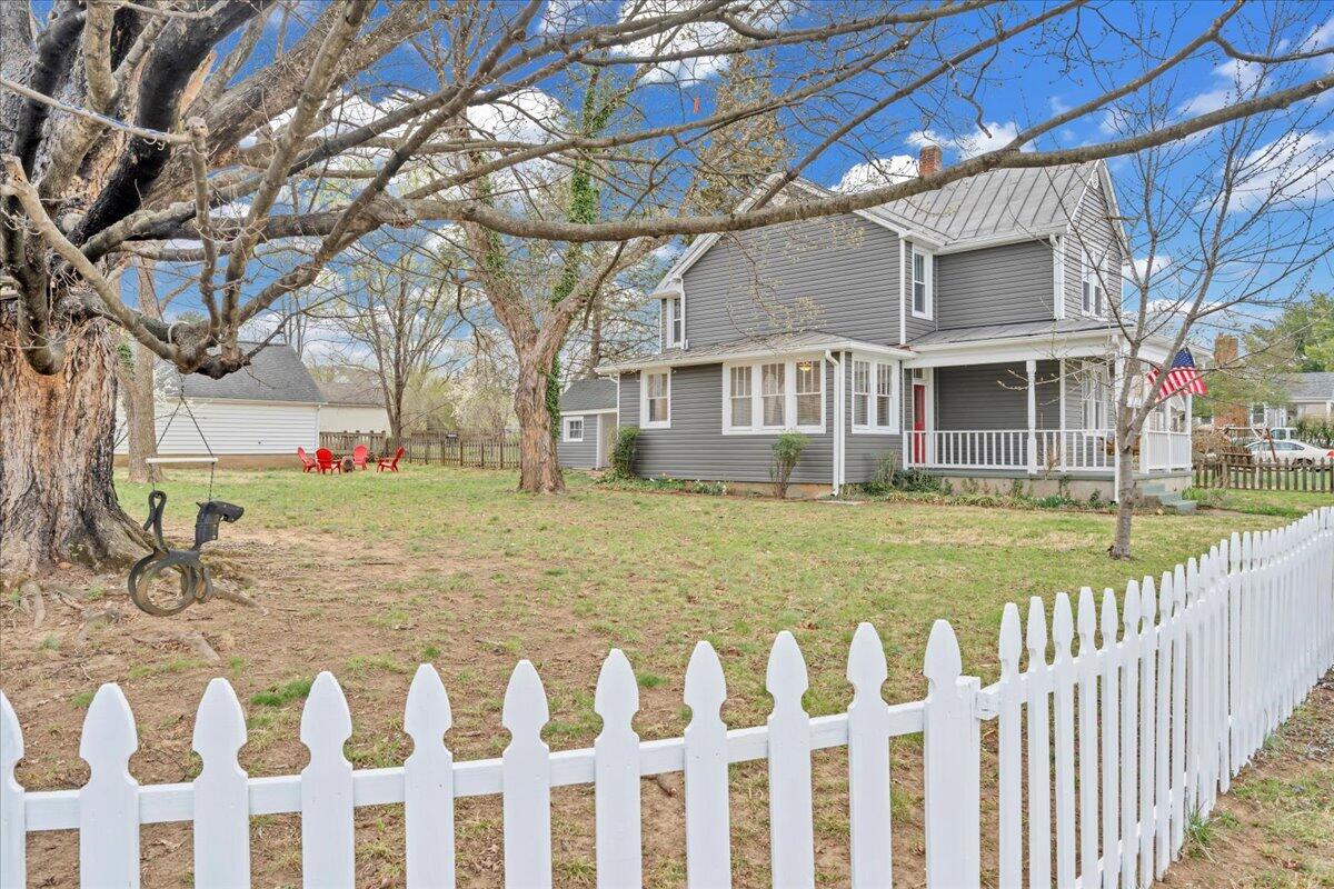 902 Piedmont AVE