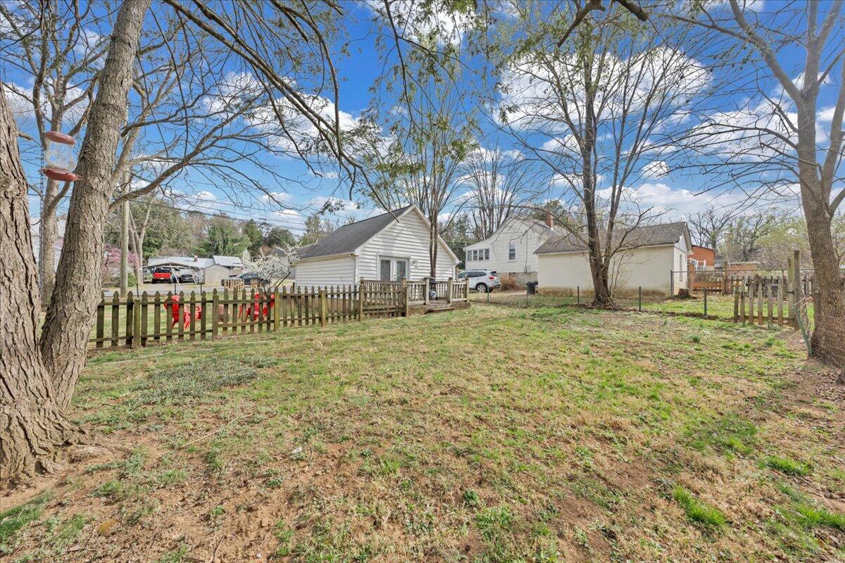 902 Piedmont AVE