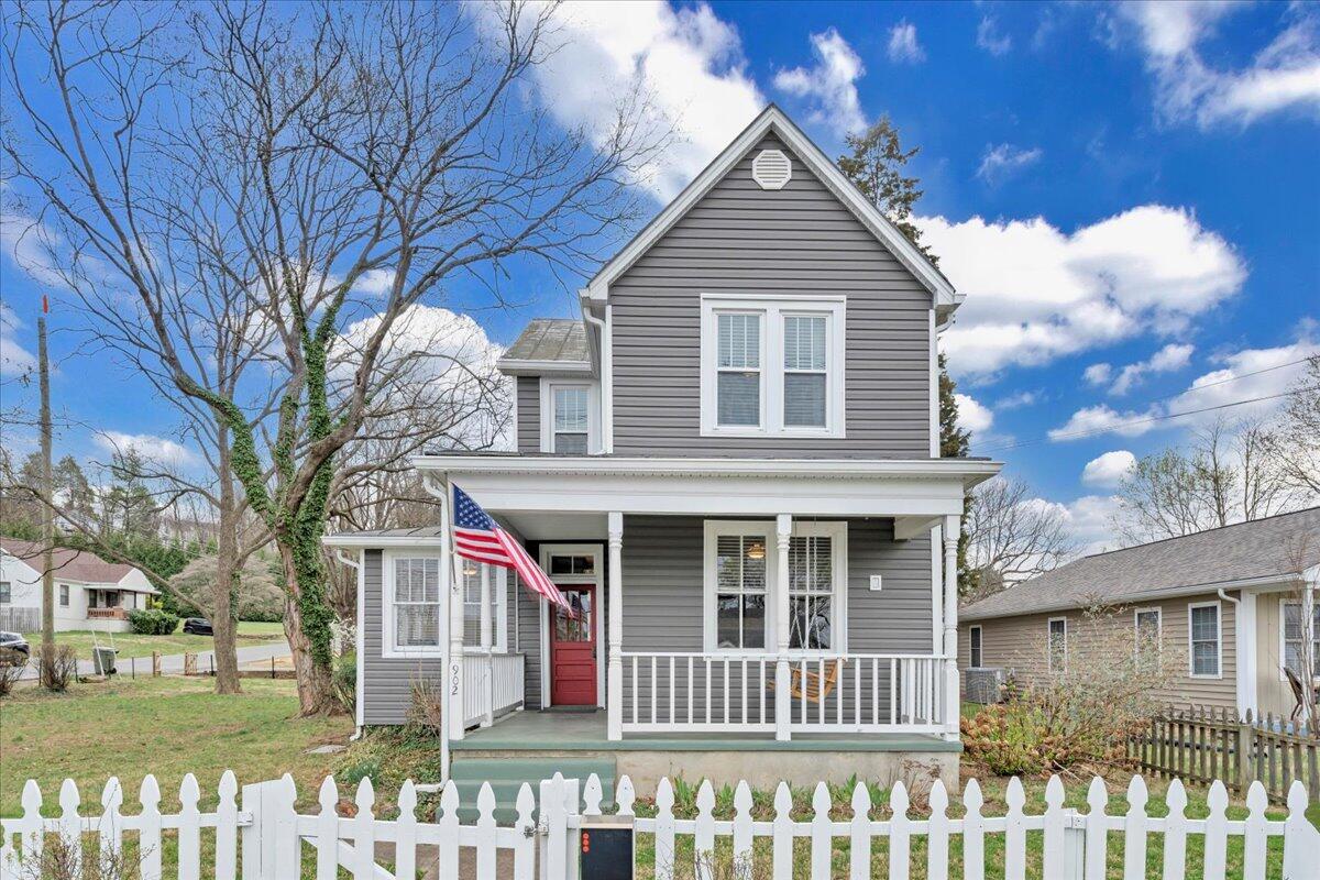 902 Piedmont AVE