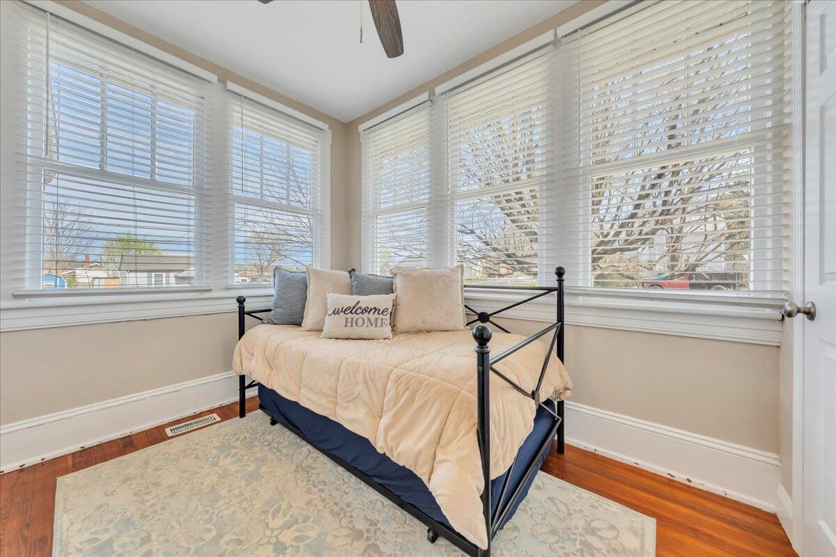 902 Piedmont AVE