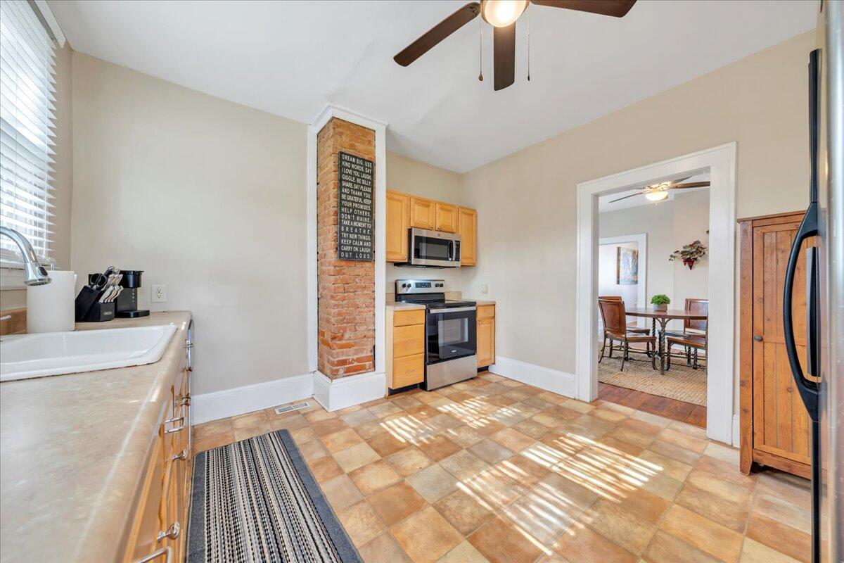 902 Piedmont AVE
