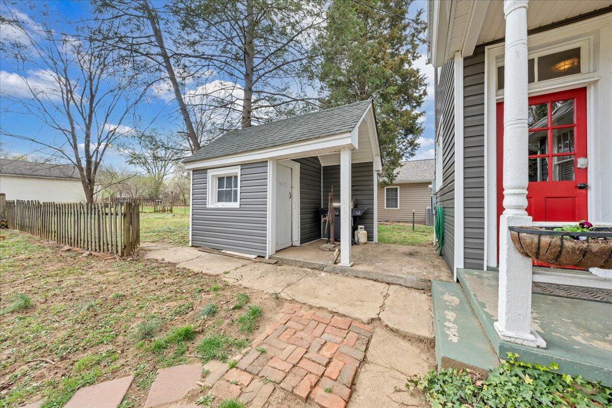 902 Piedmont AVE