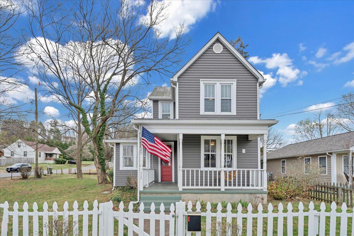 902 Piedmont AVE