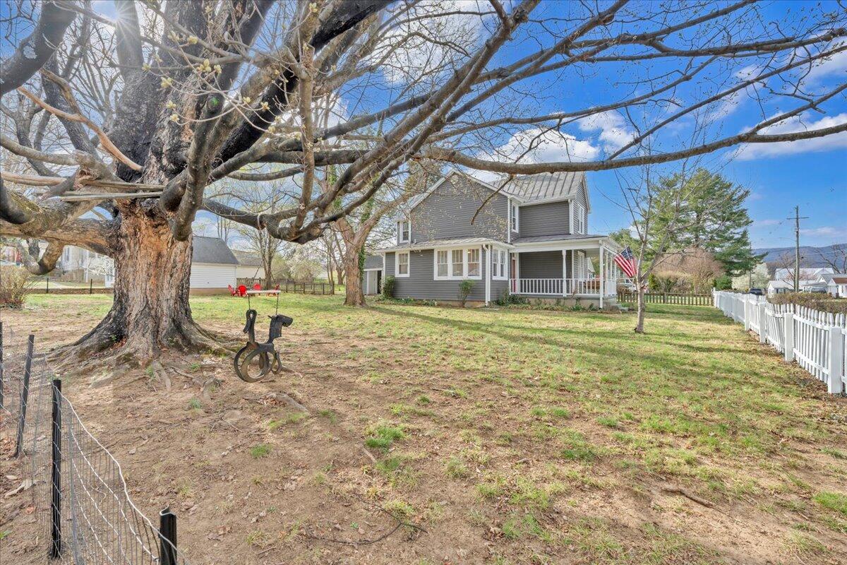 902 Piedmont AVE