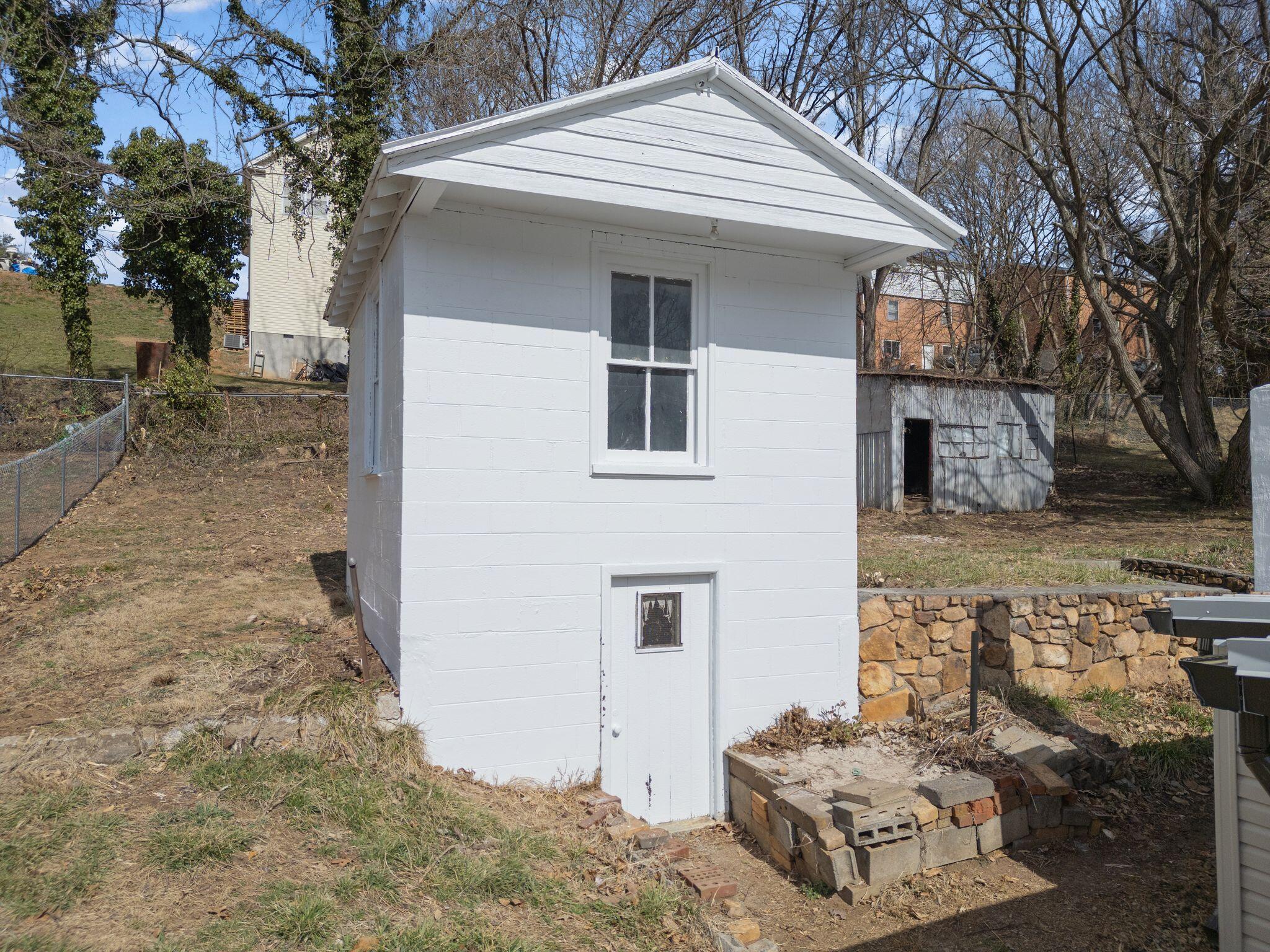 446 Tinker AVE