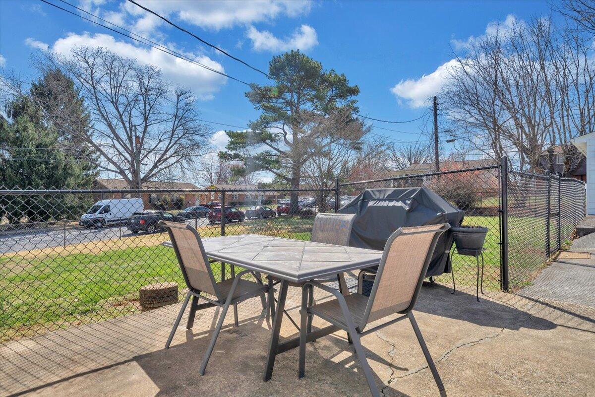 219 Houston AVE NE