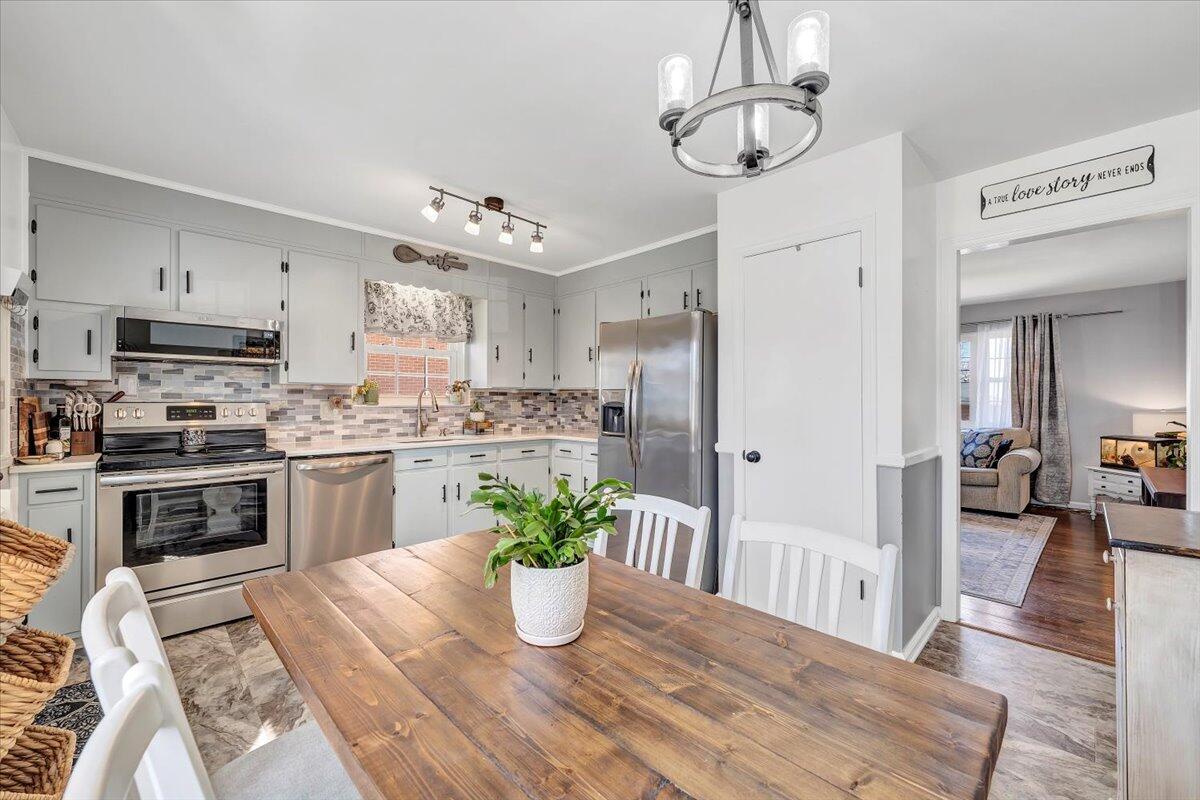 219 Houston AVE NE