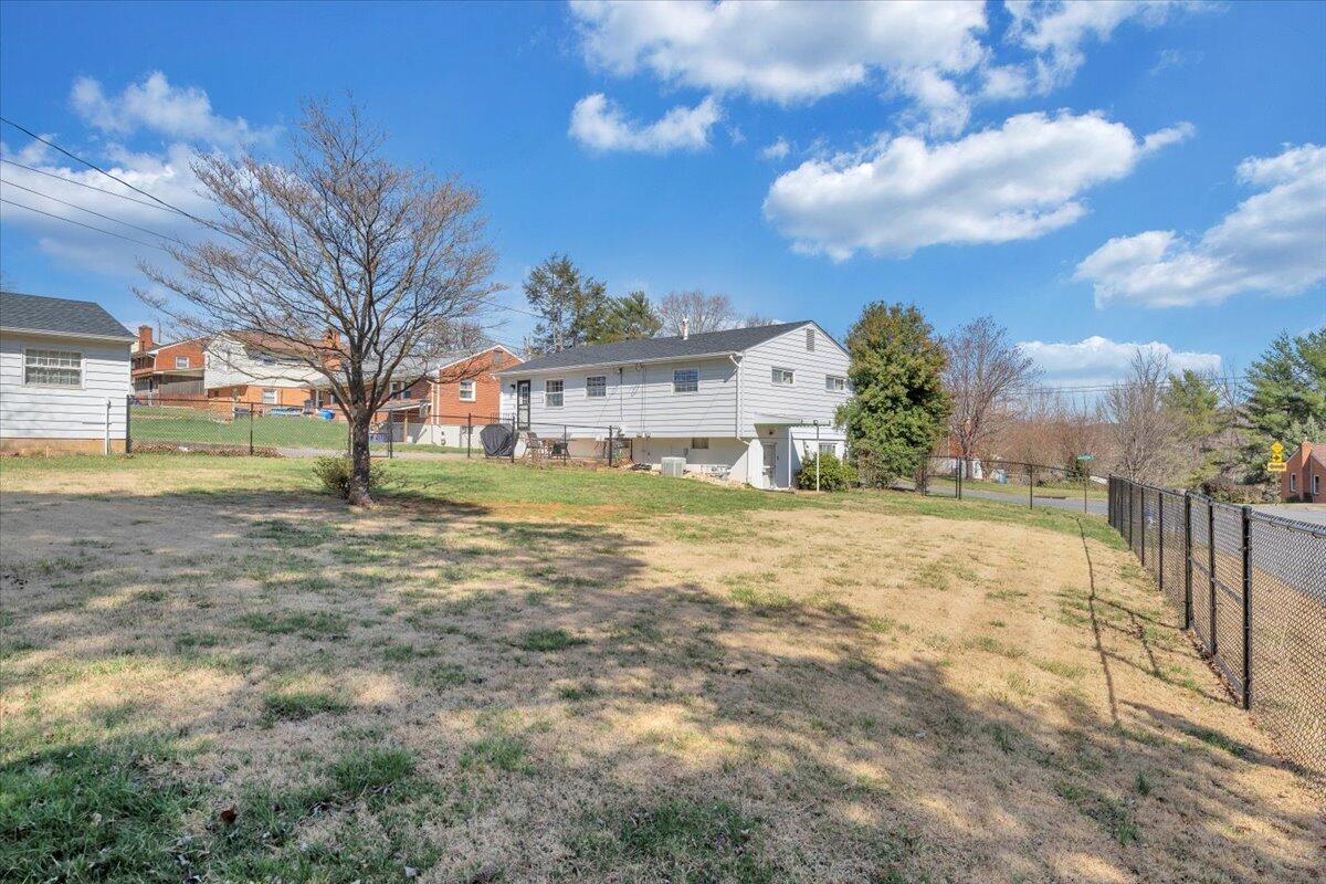 219 Houston AVE NE