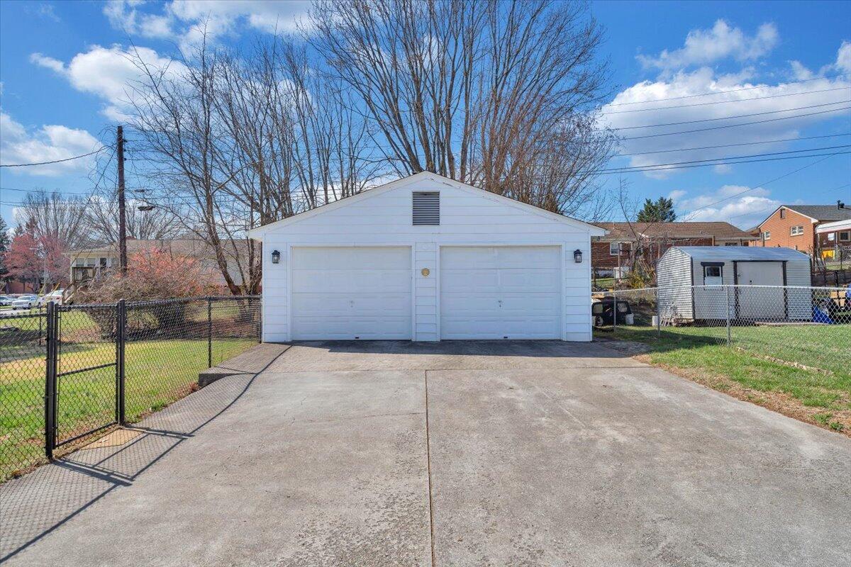 219 Houston AVE NE