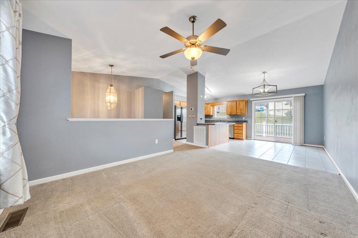 3382 Village Court LN NE
