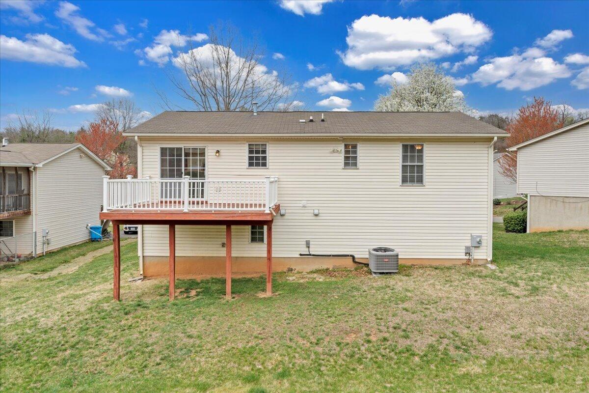 3382 Village Court LN NE
