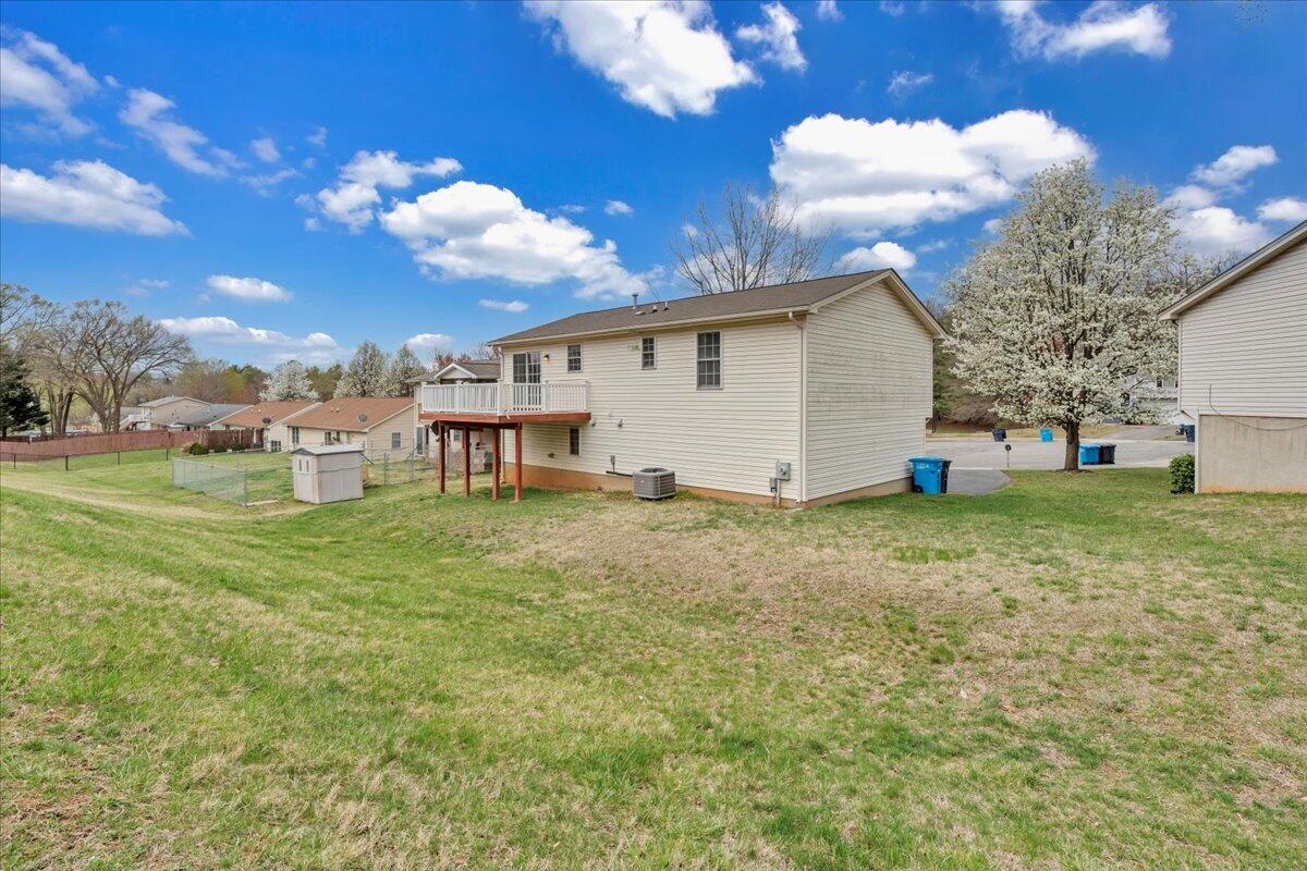 3382 Village Court LN NE
