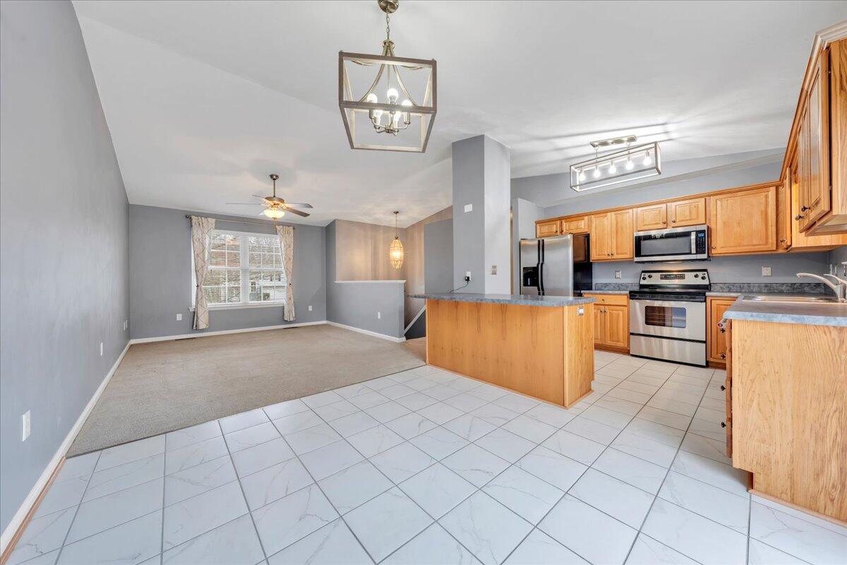 3382 Village Court LN NE
