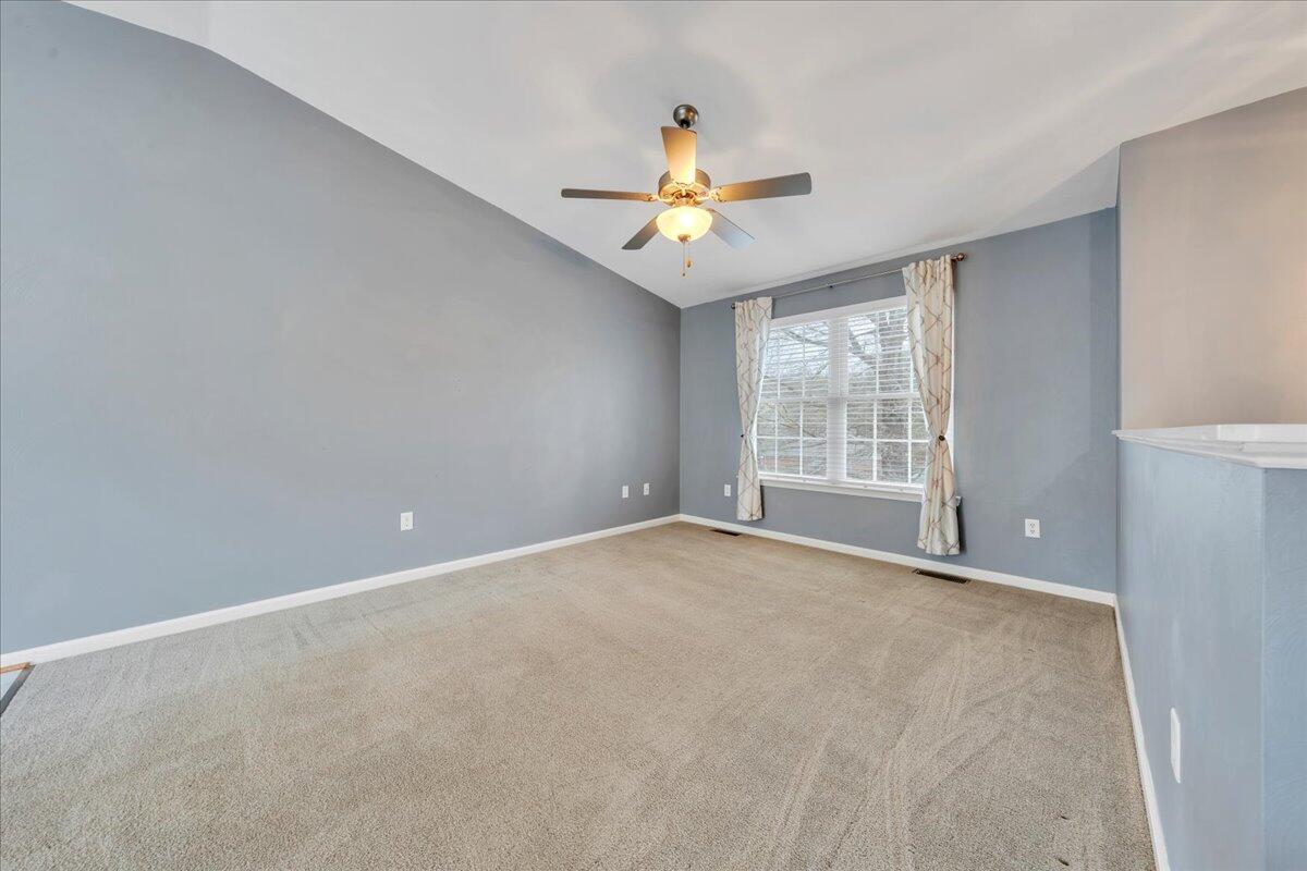 3382 Village Court LN NE