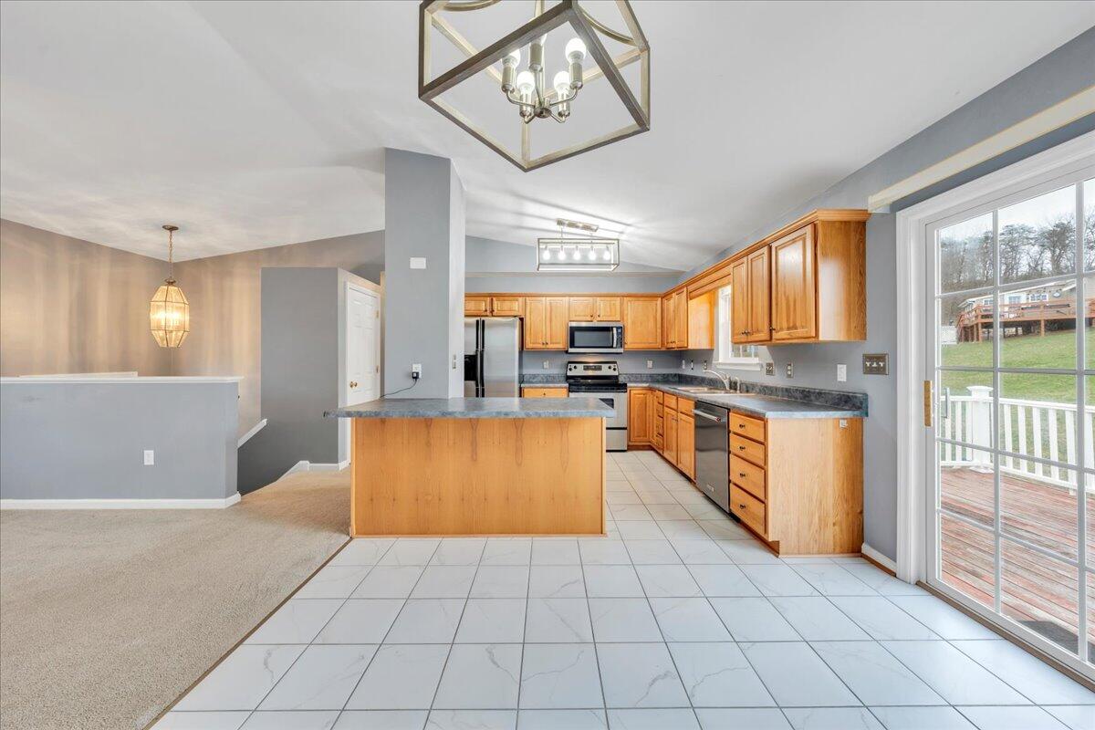 3382 Village Court LN NE