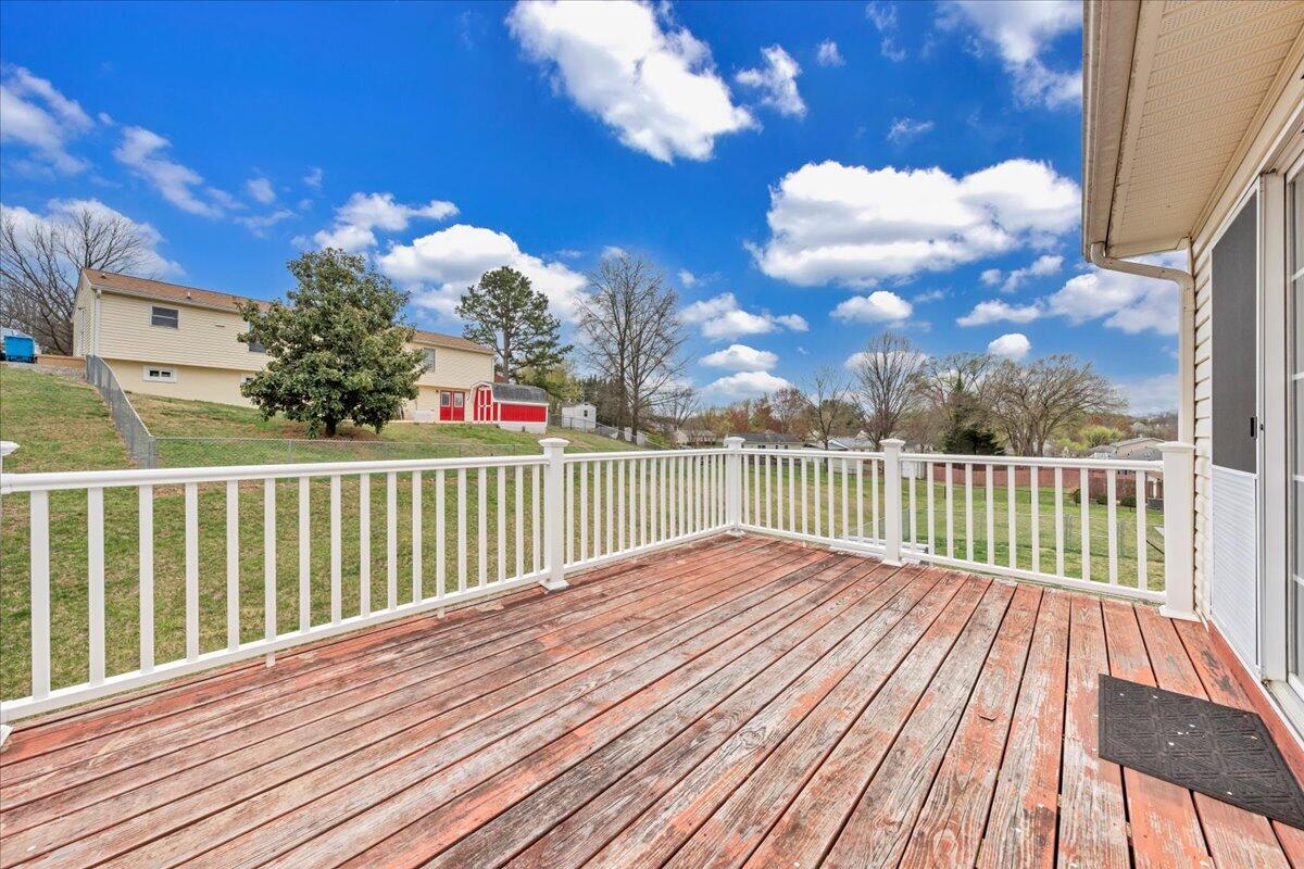 3382 Village Court LN NE