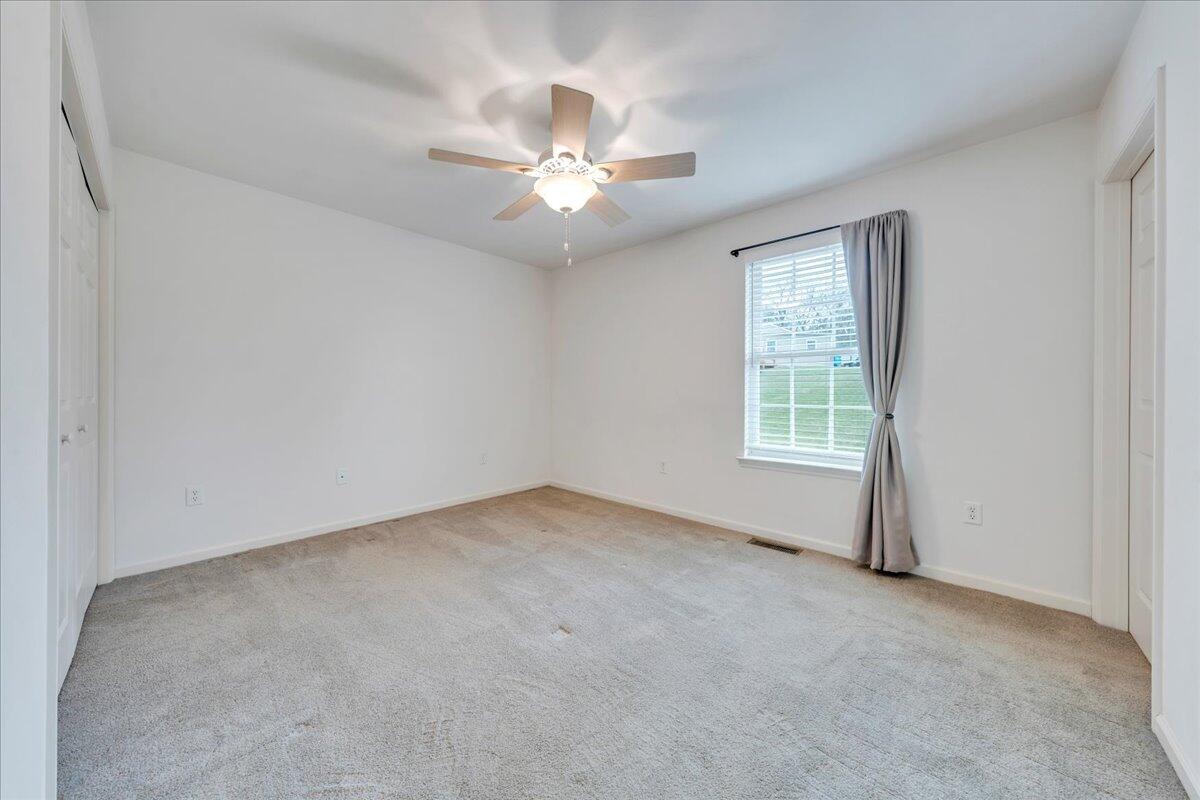 3382 Village Court LN NE