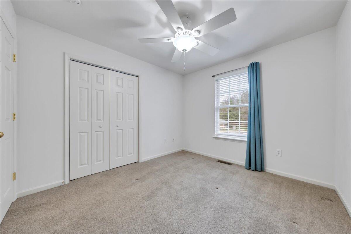 3382 Village Court LN NE