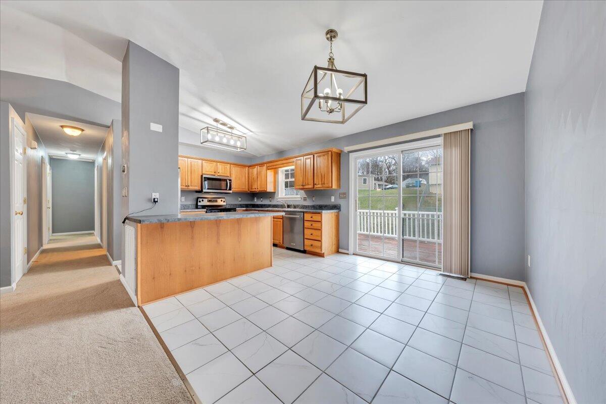 3382 Village Court LN NE