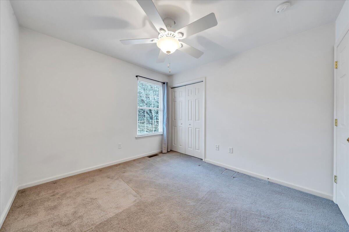3382 Village Court LN NE