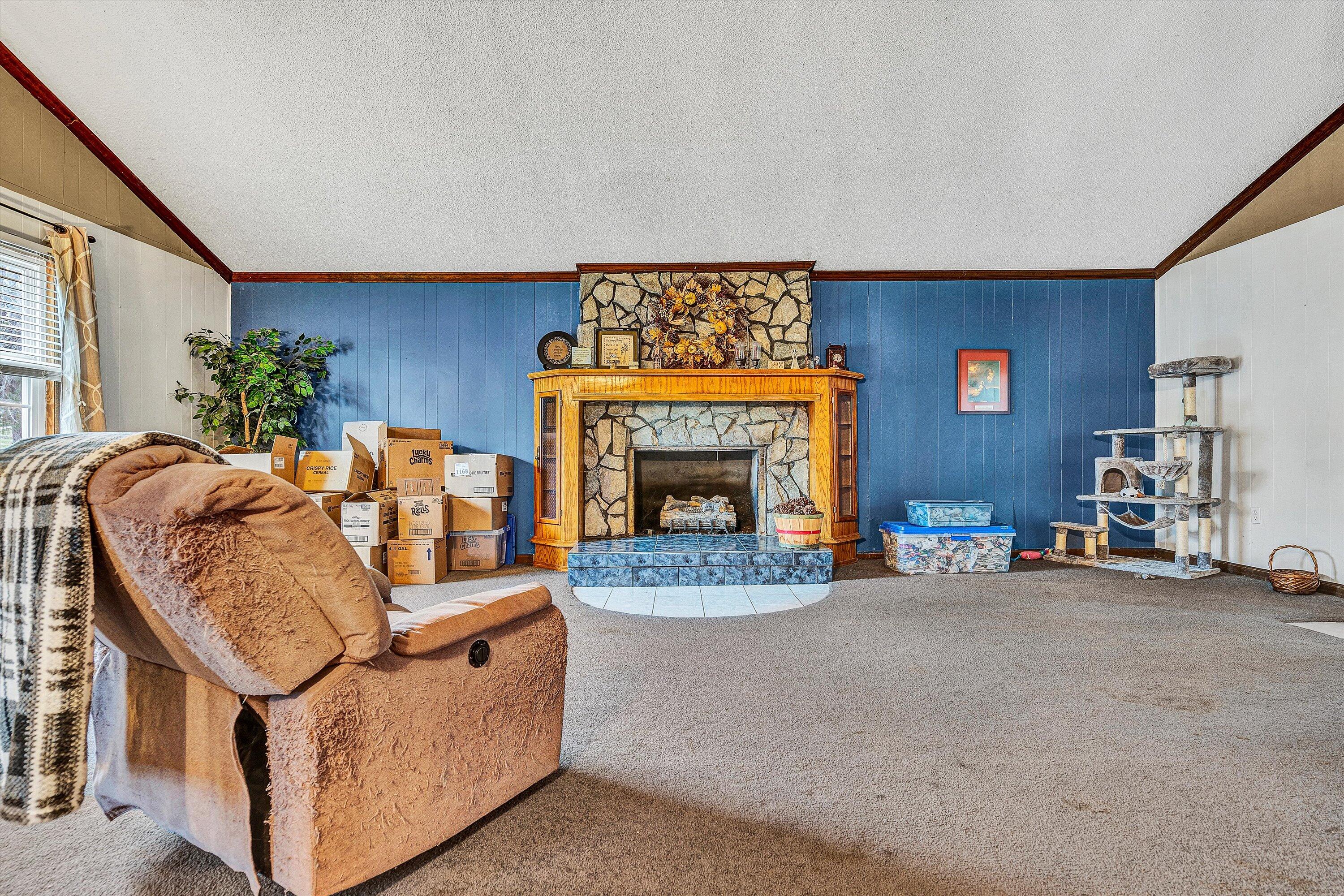 464 Oak DR