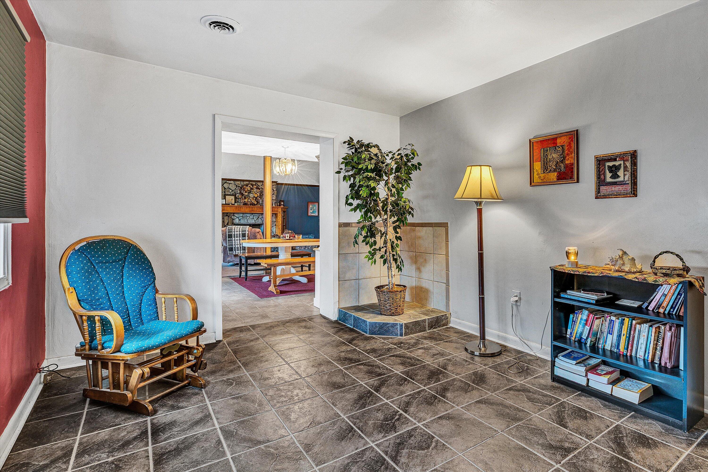 464 Oak DR