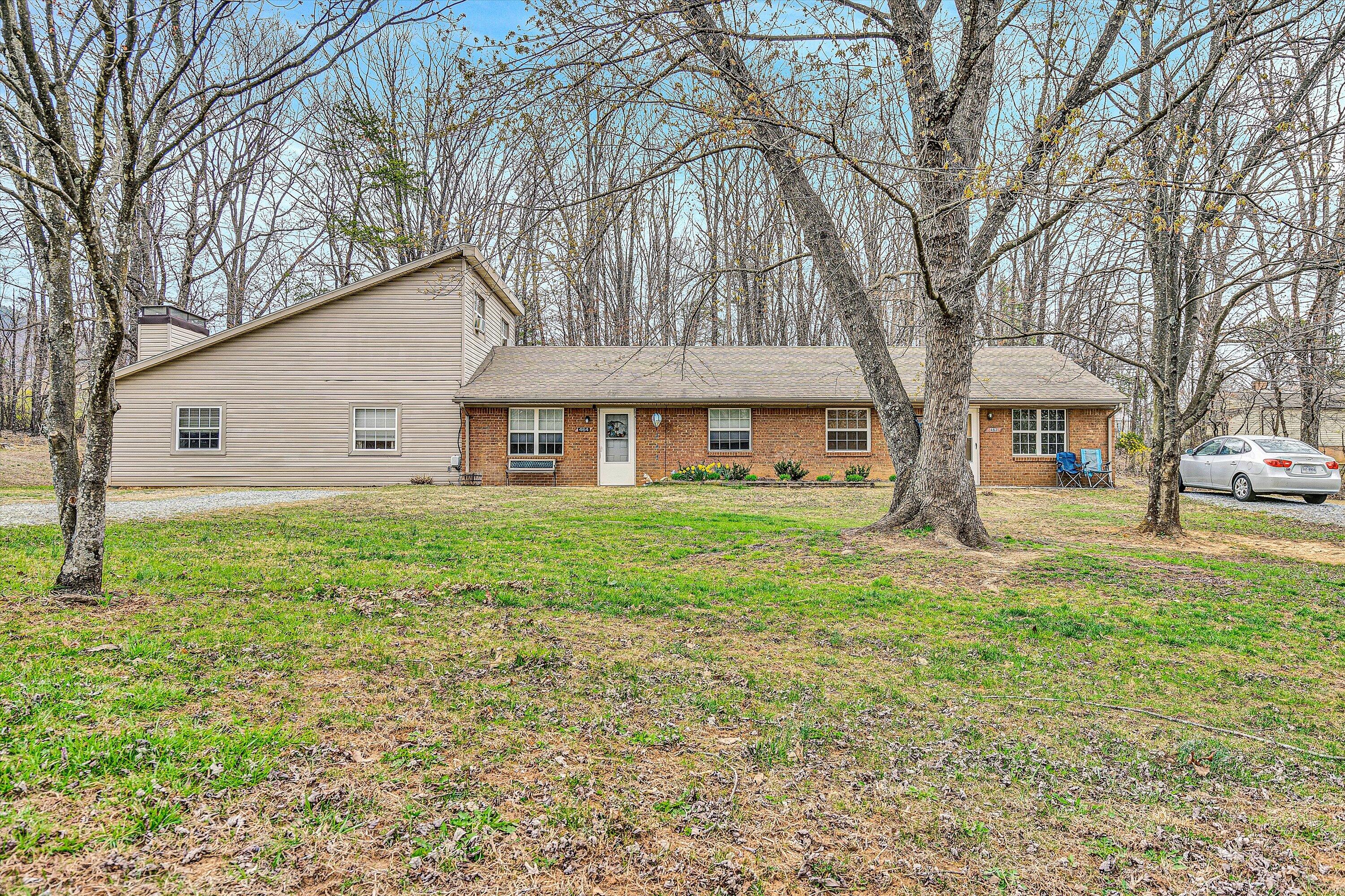 464 Oak DR