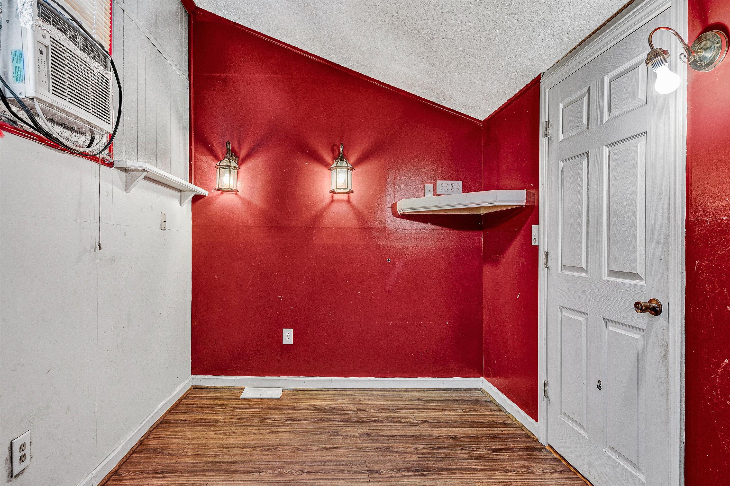 464 Oak DR