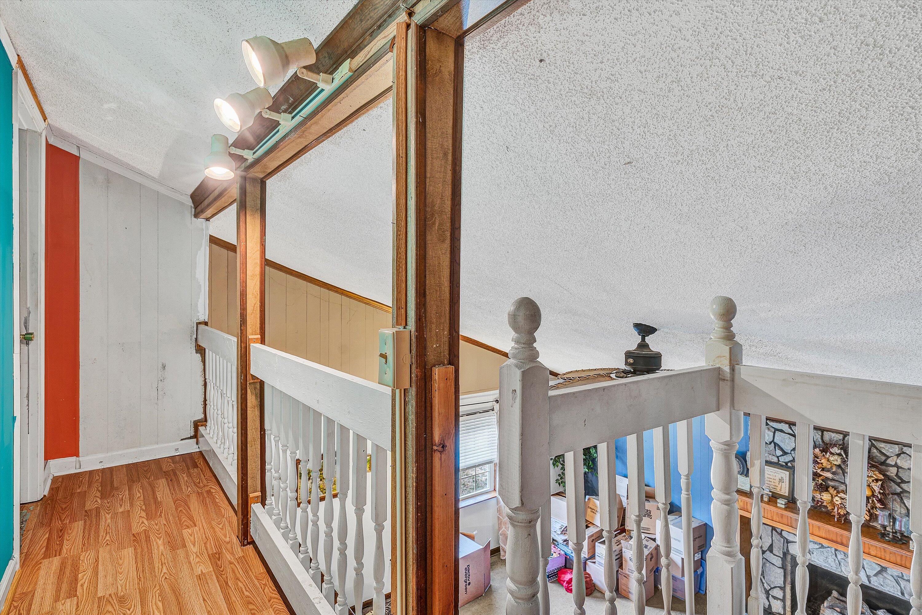464 Oak DR