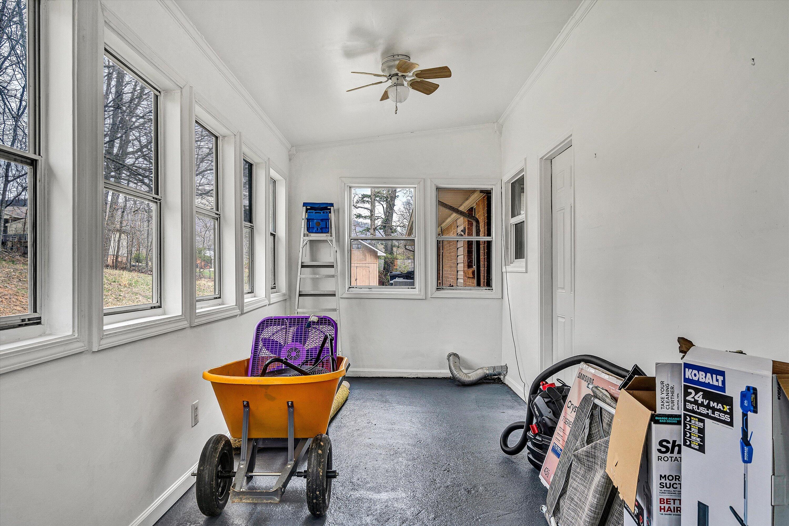 464 Oak DR
