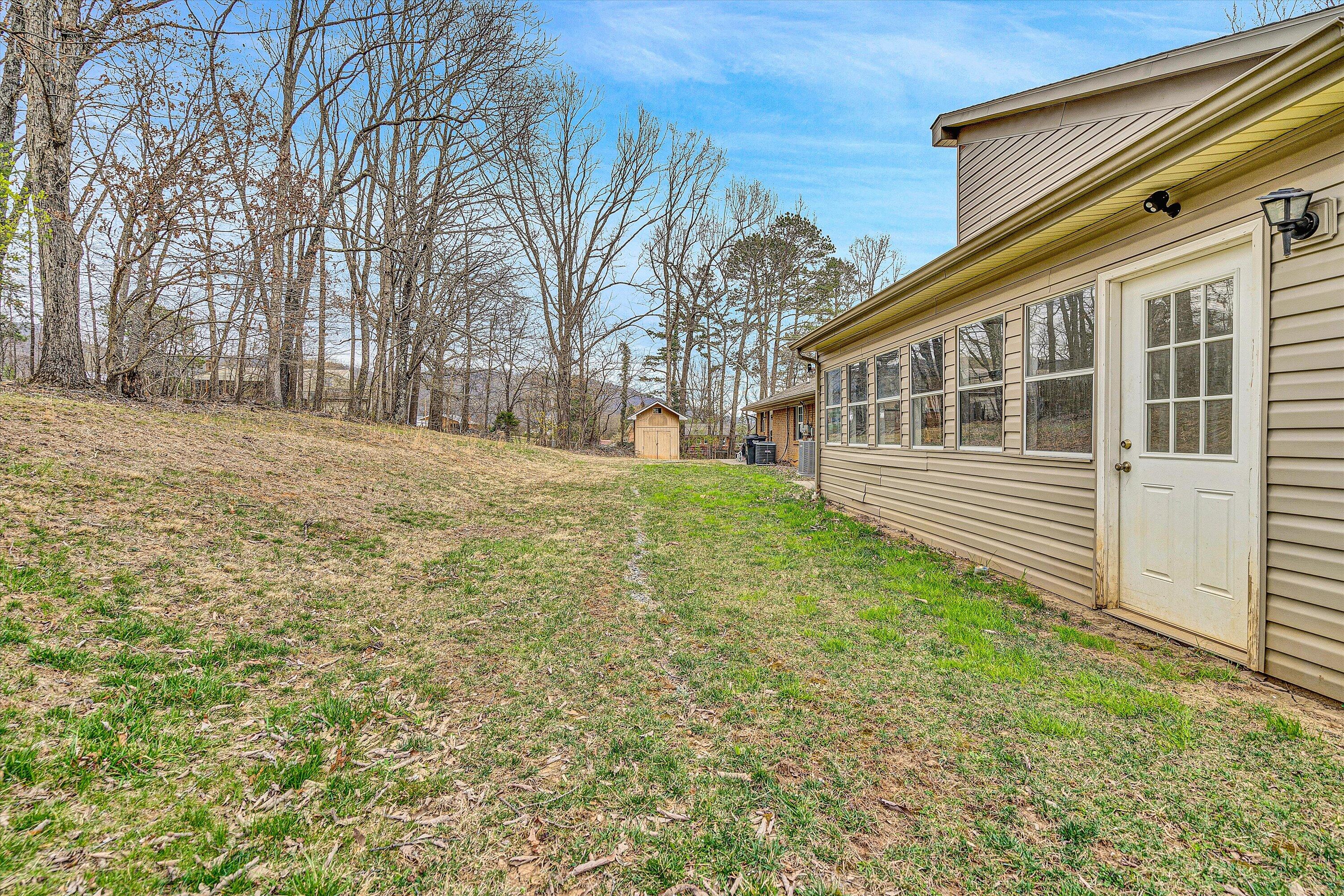 464 Oak DR