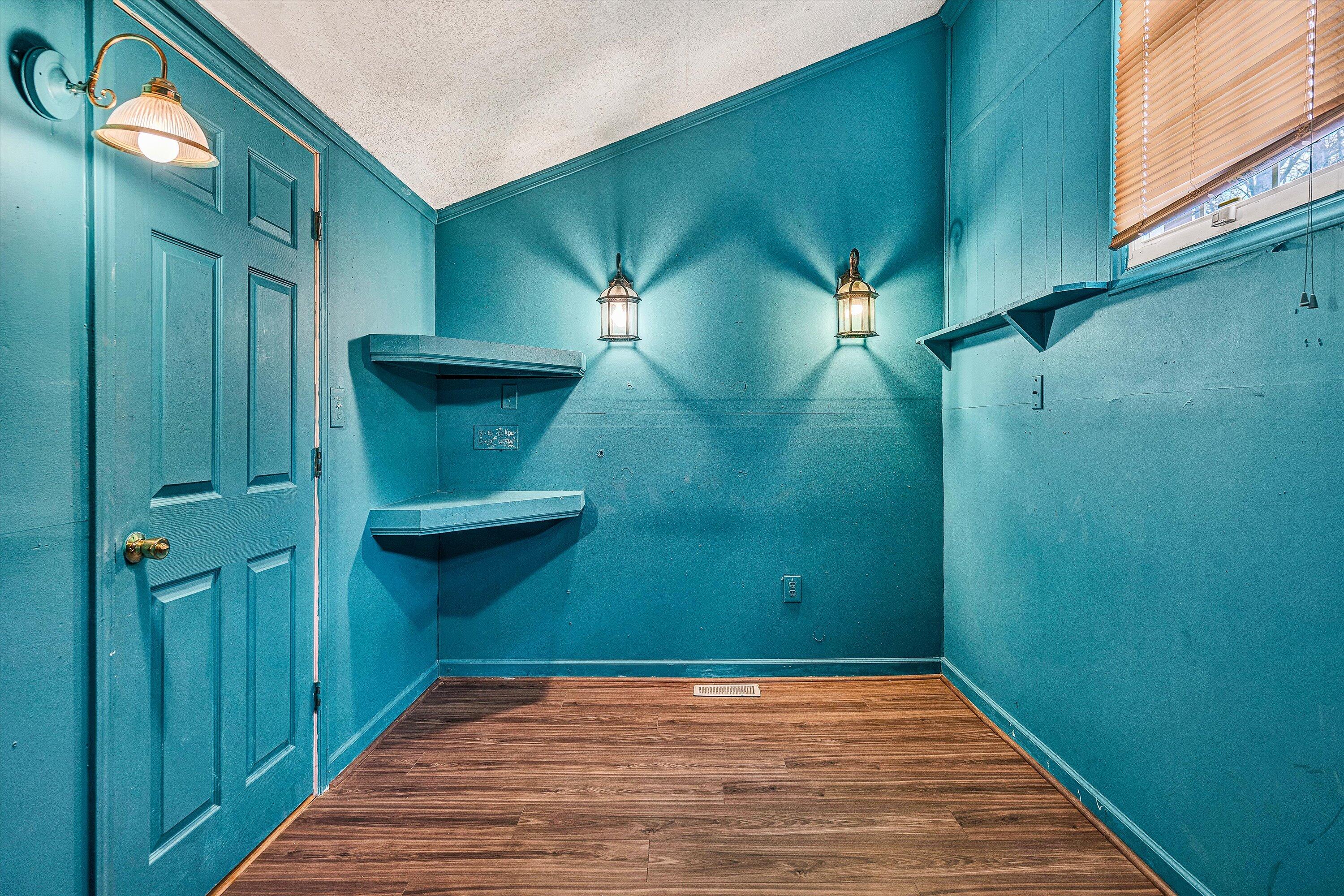 464 Oak DR