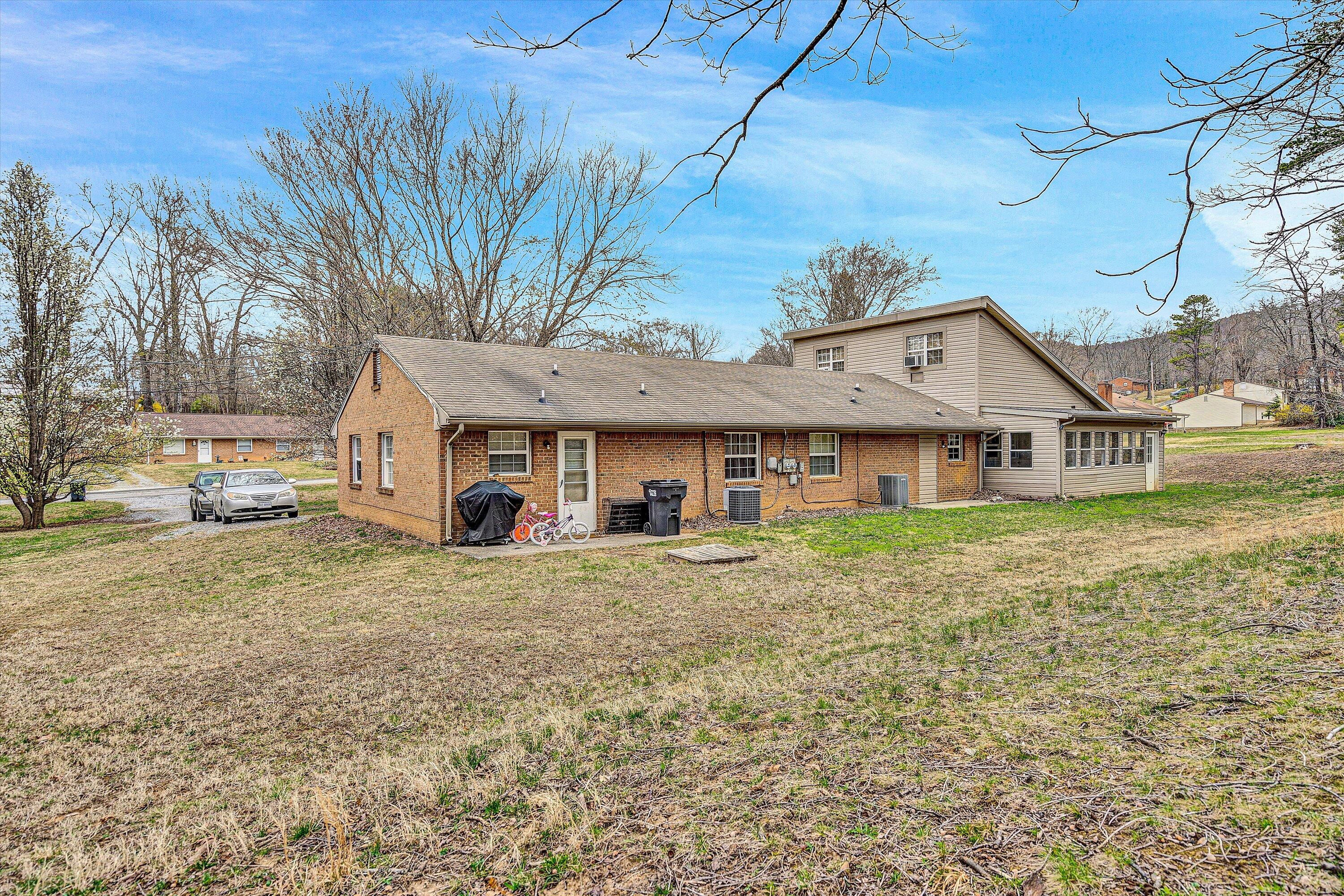 464 Oak DR