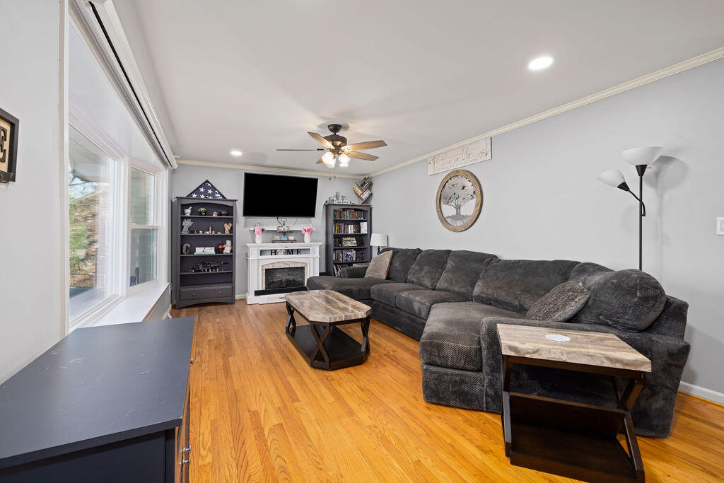 2034 Royal Oak WAY