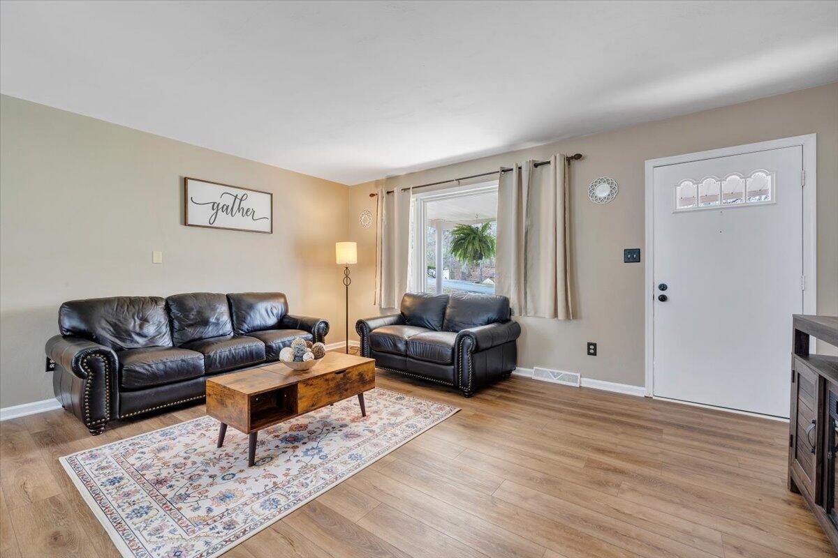 414 Pin Oak DR