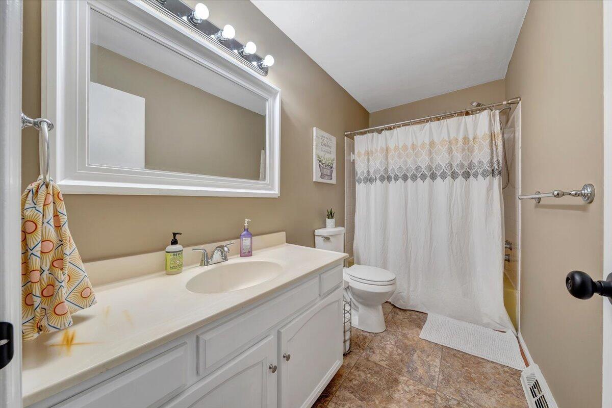 414 Pin Oak DR