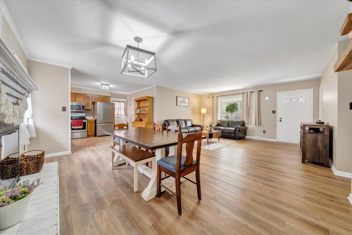 414 Pin Oak DR