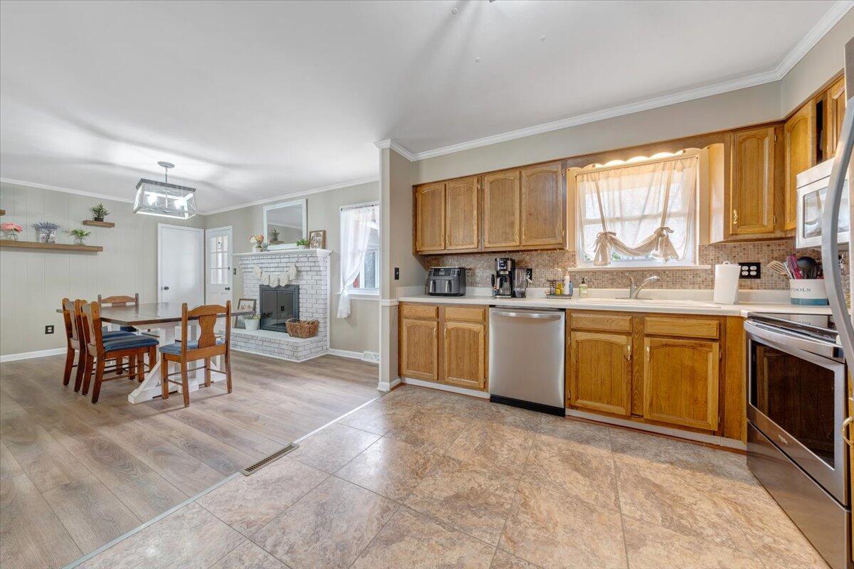 414 Pin Oak DR