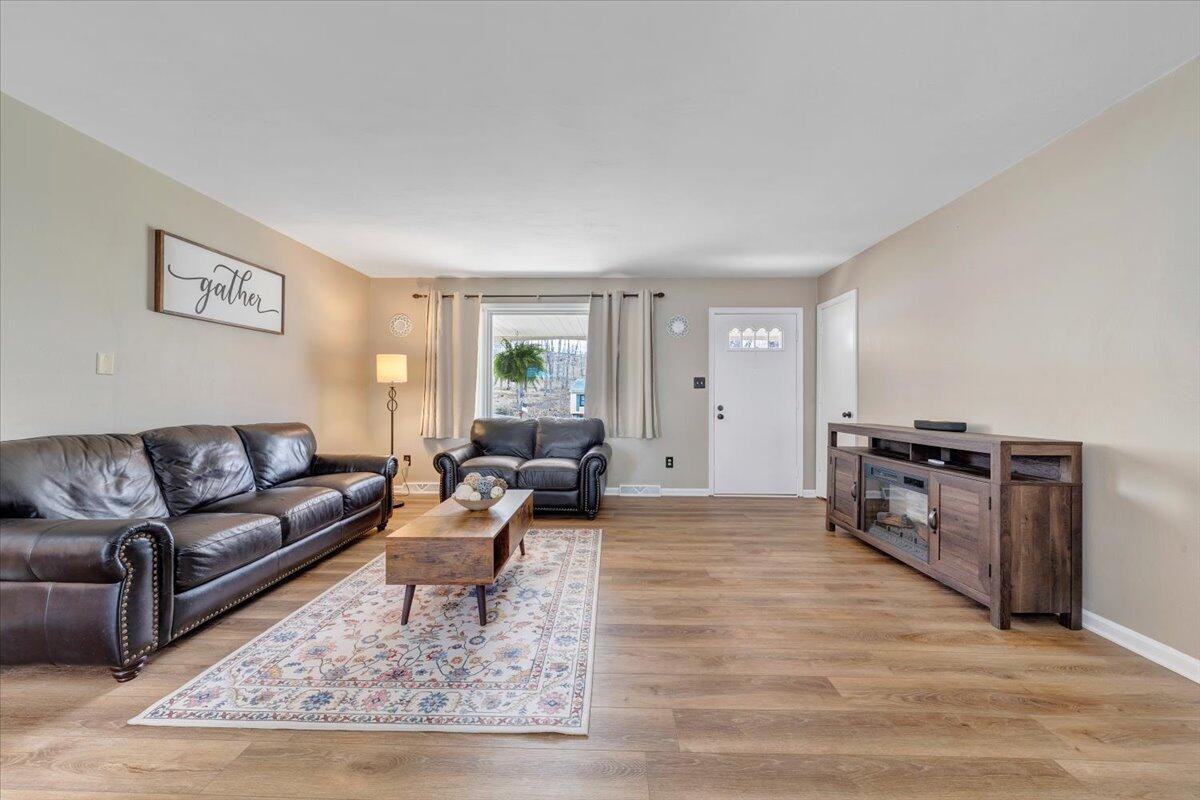 414 Pin Oak DR