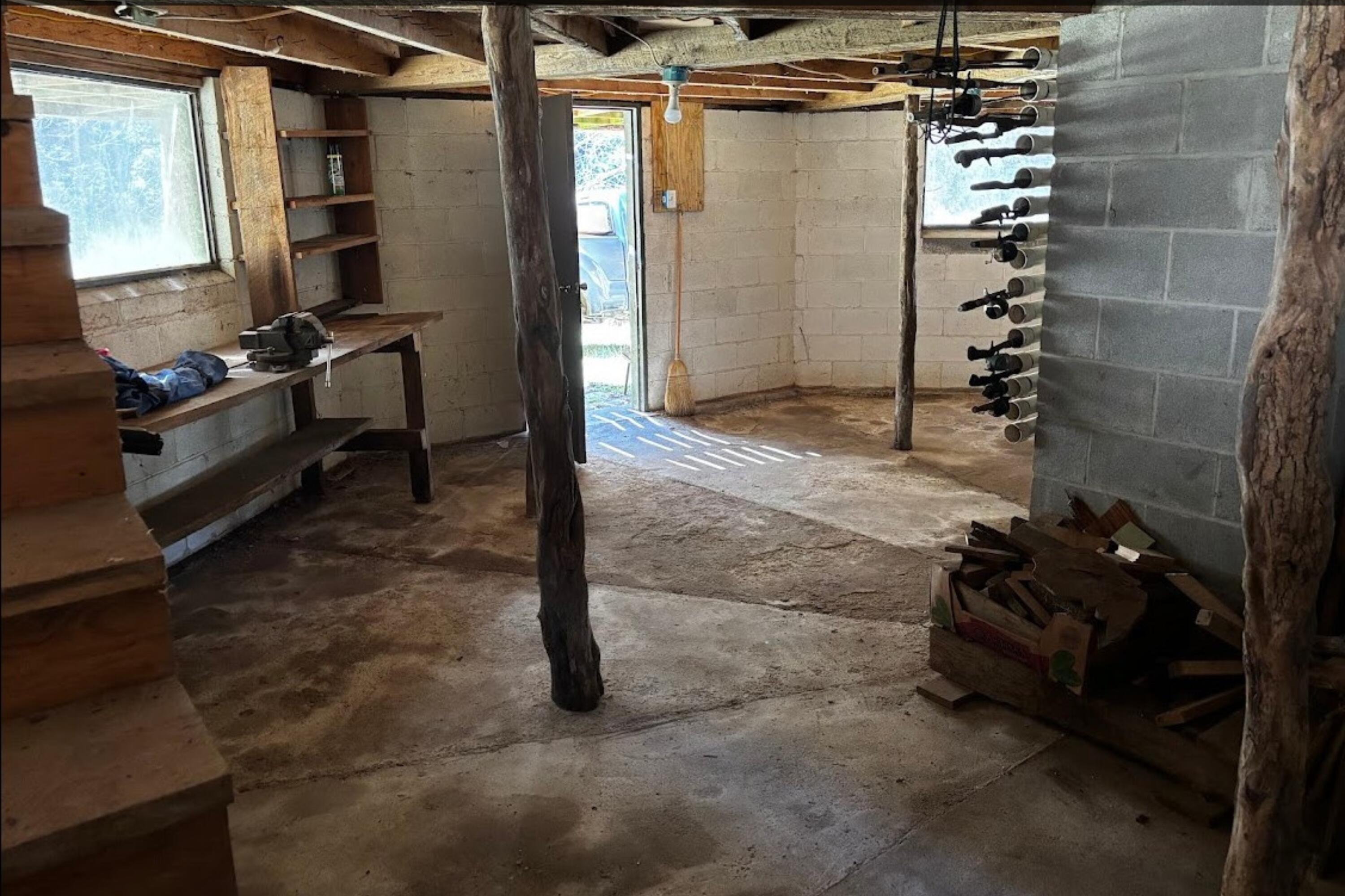 5900 Chestnut Ridge RD