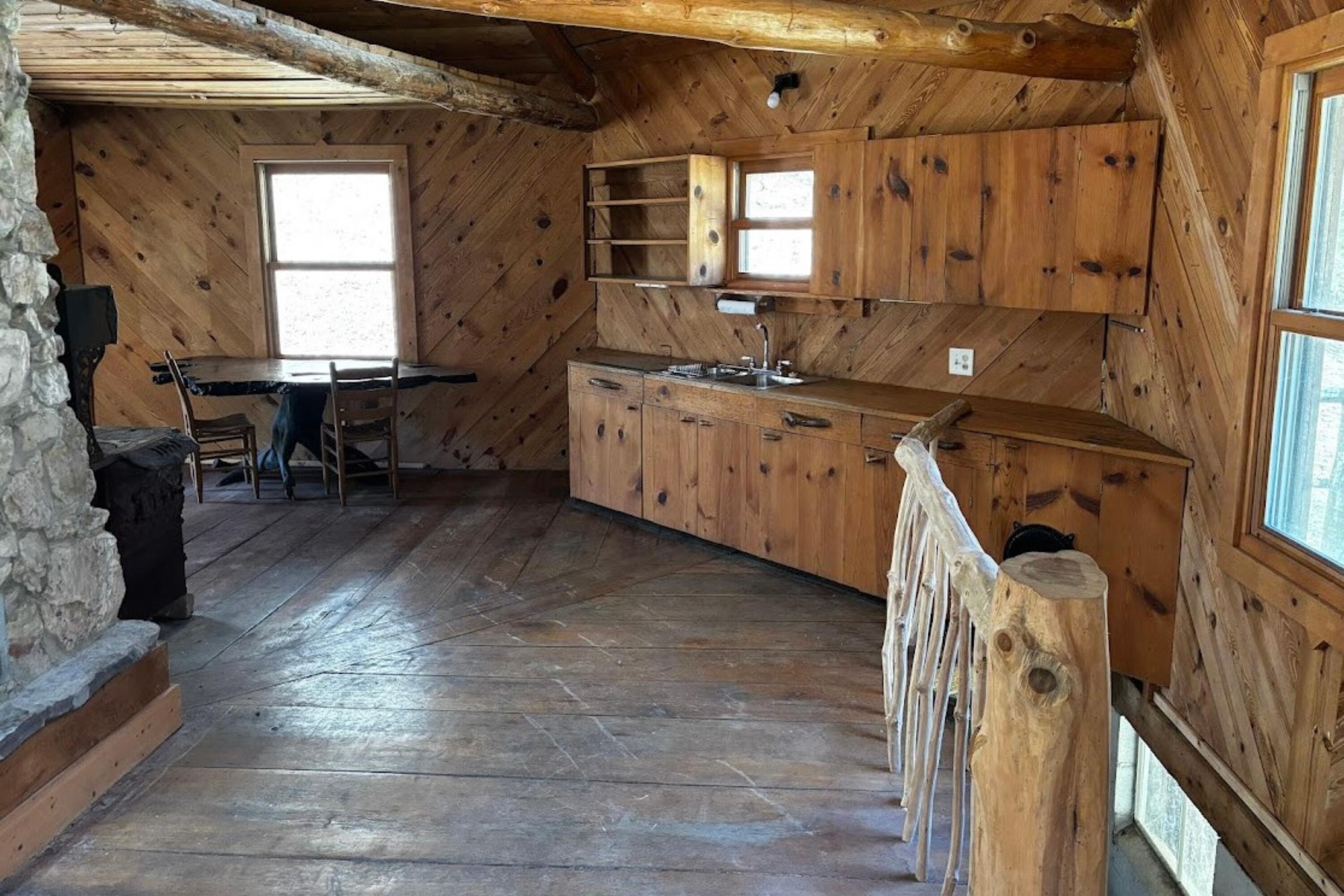 5900 Chestnut Ridge RD