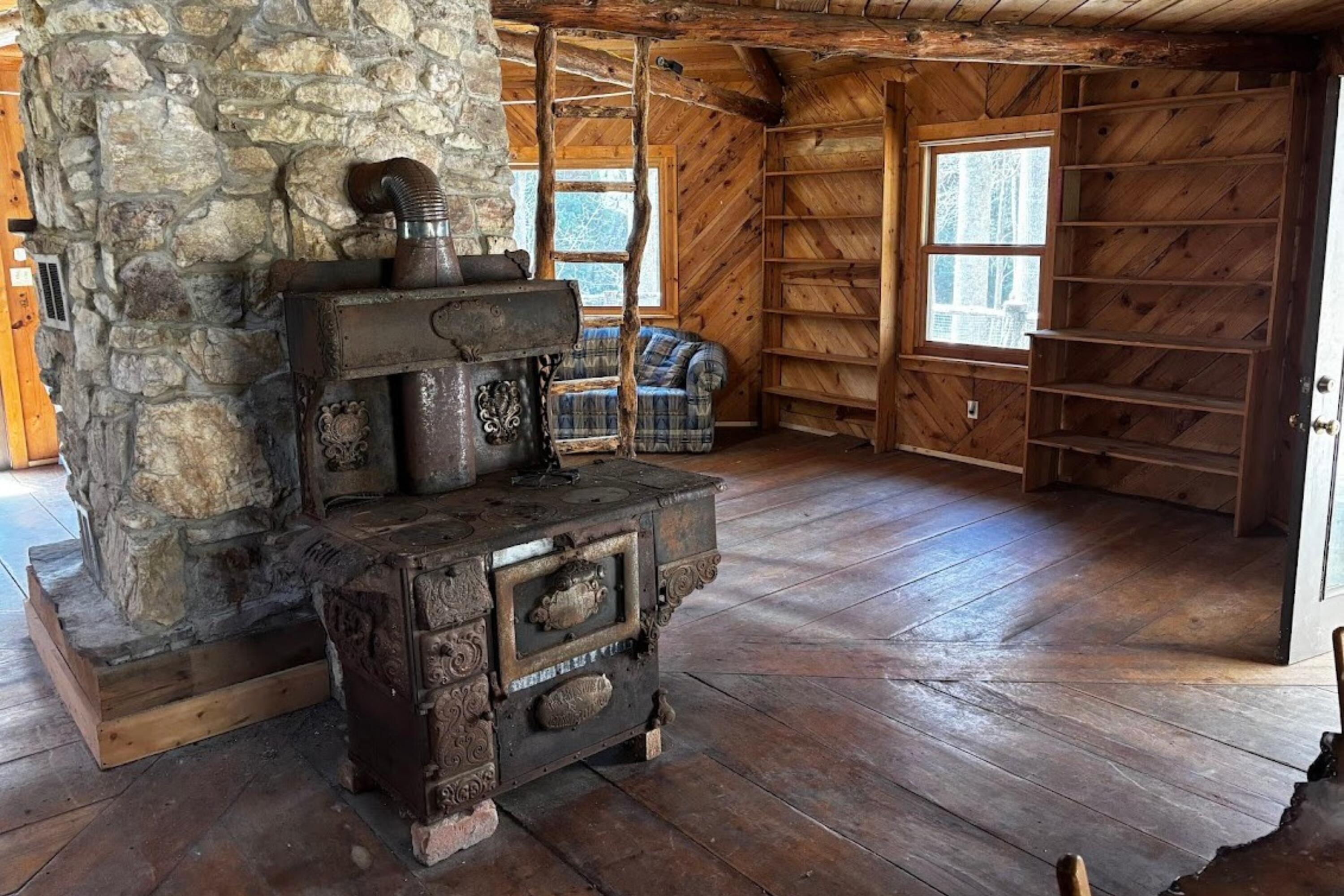 5900 Chestnut Ridge RD