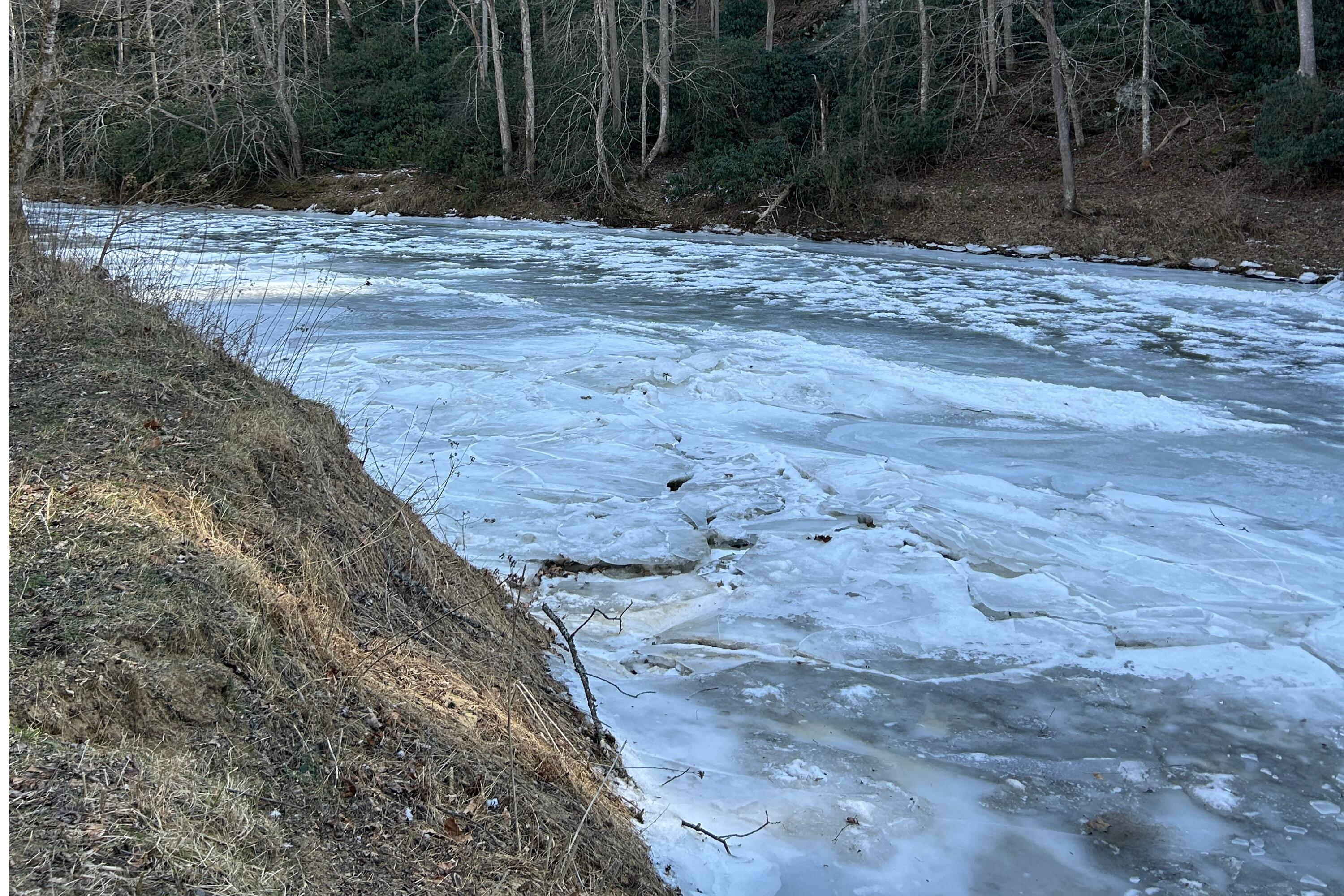 5900 Chestnut Ridge RD