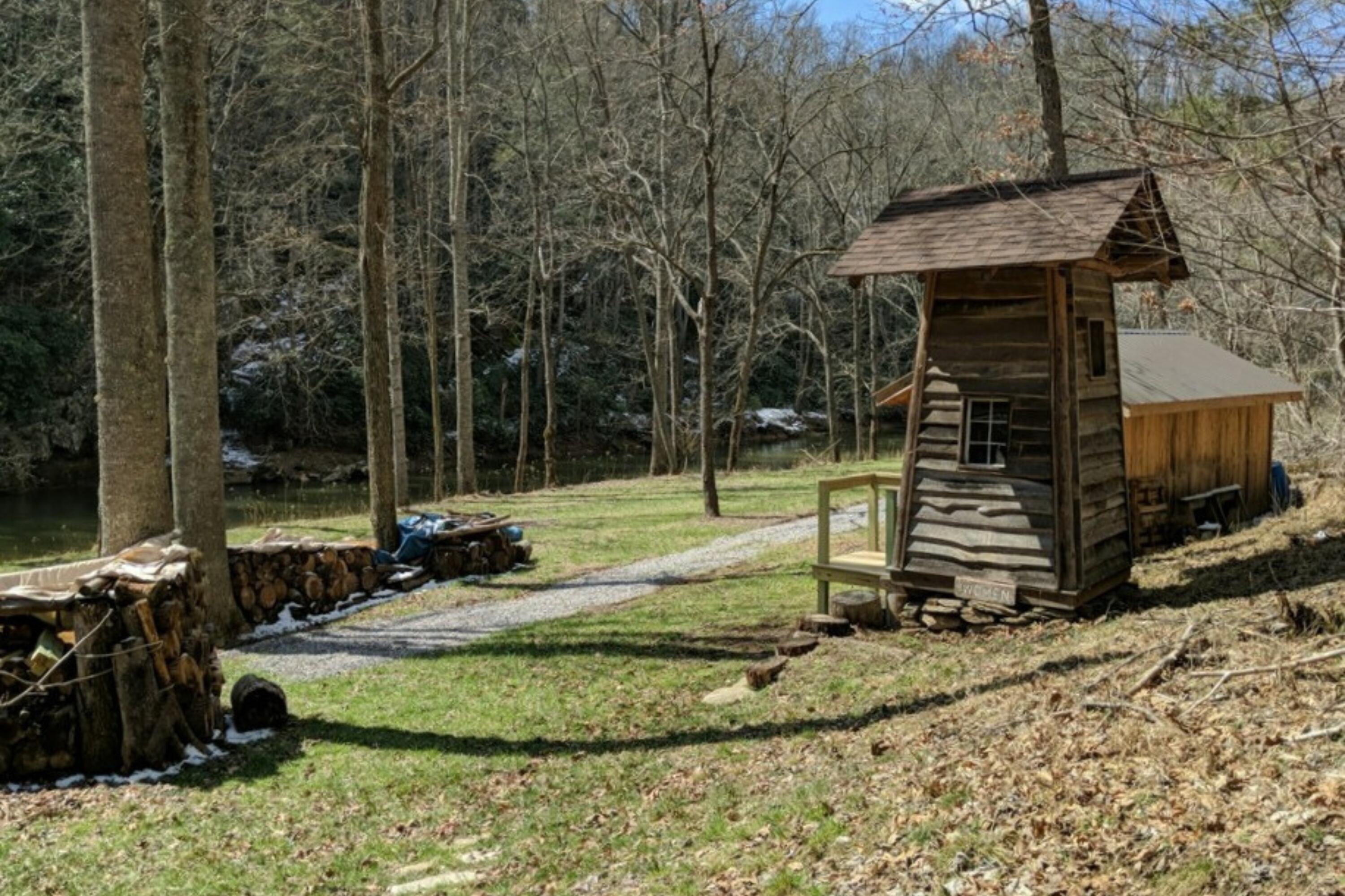 5900 Chestnut Ridge RD