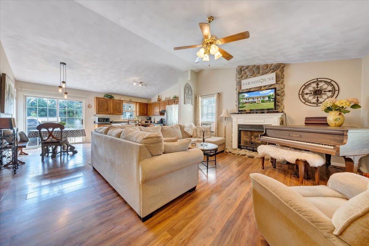 1464 Flint Hill RD