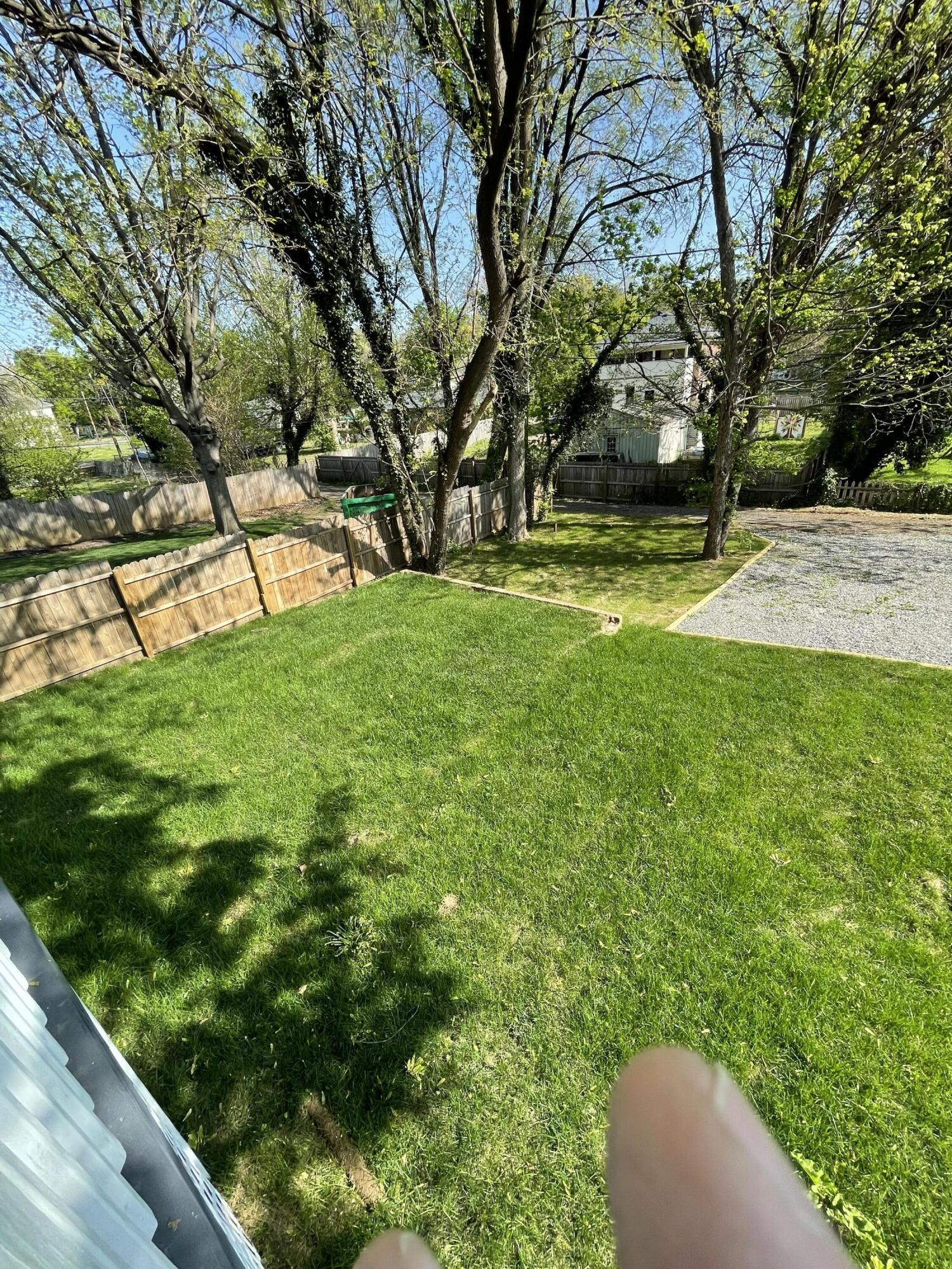 422 Arbutus AVE SE