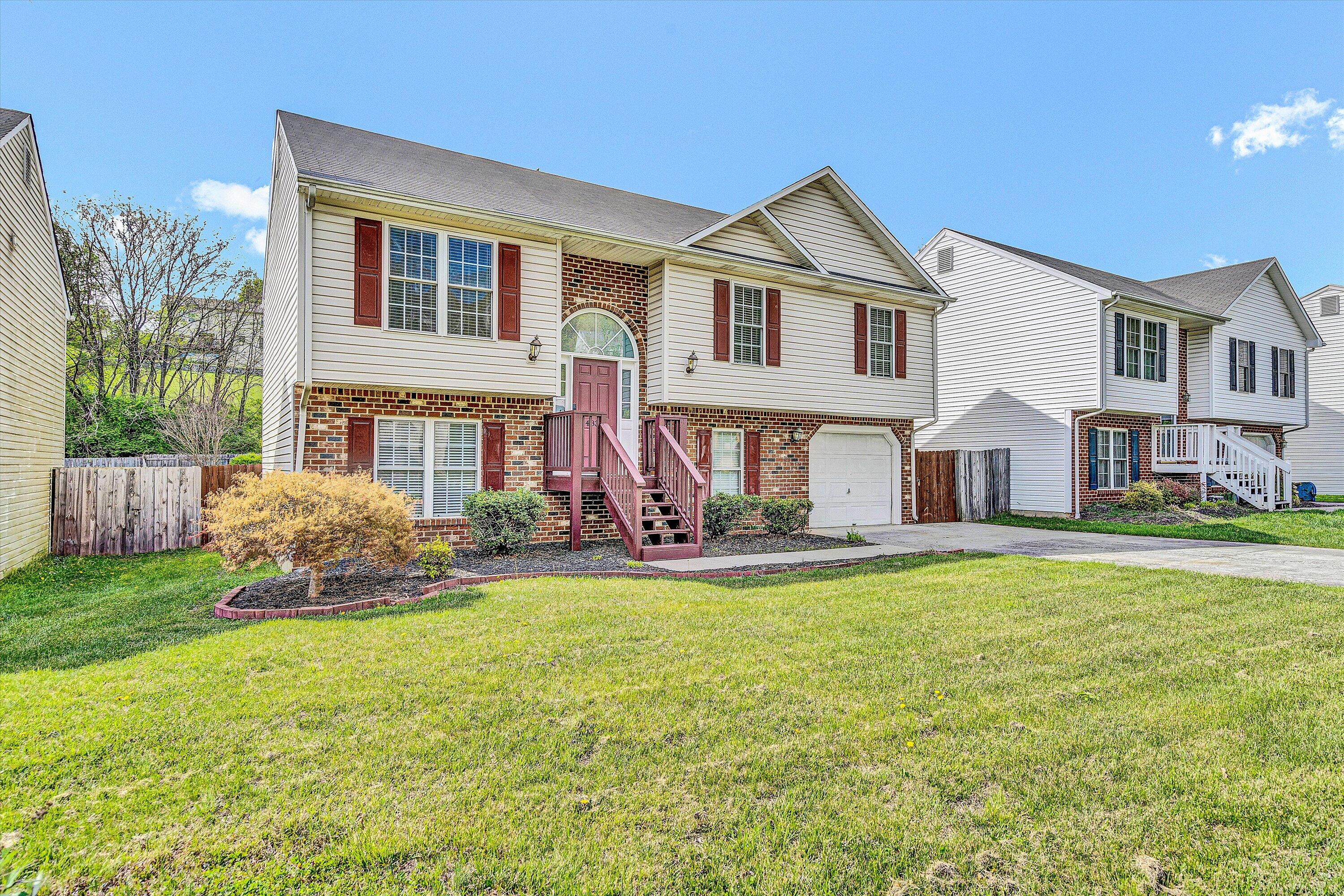 4838 HORSEMAN DR NE