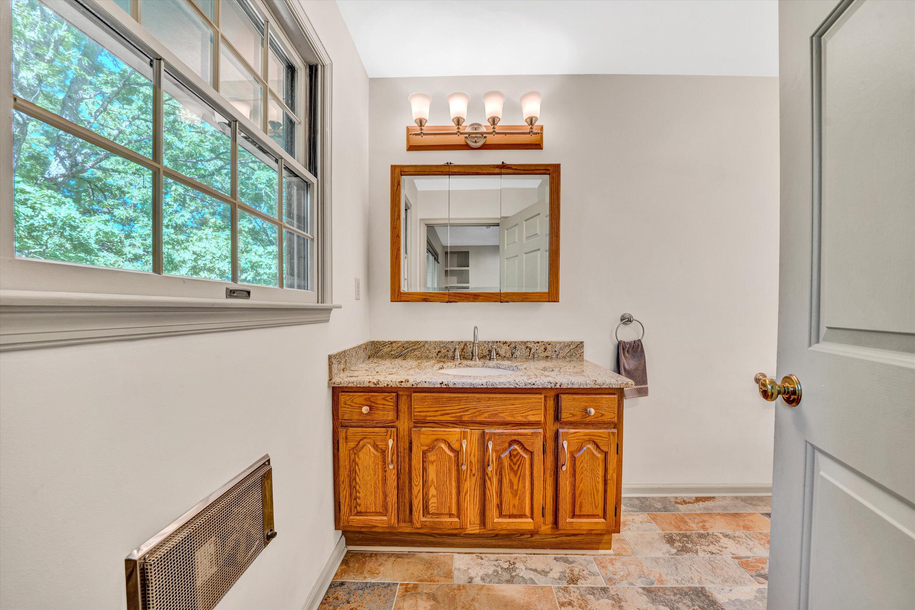 104 Hickory Lake LN