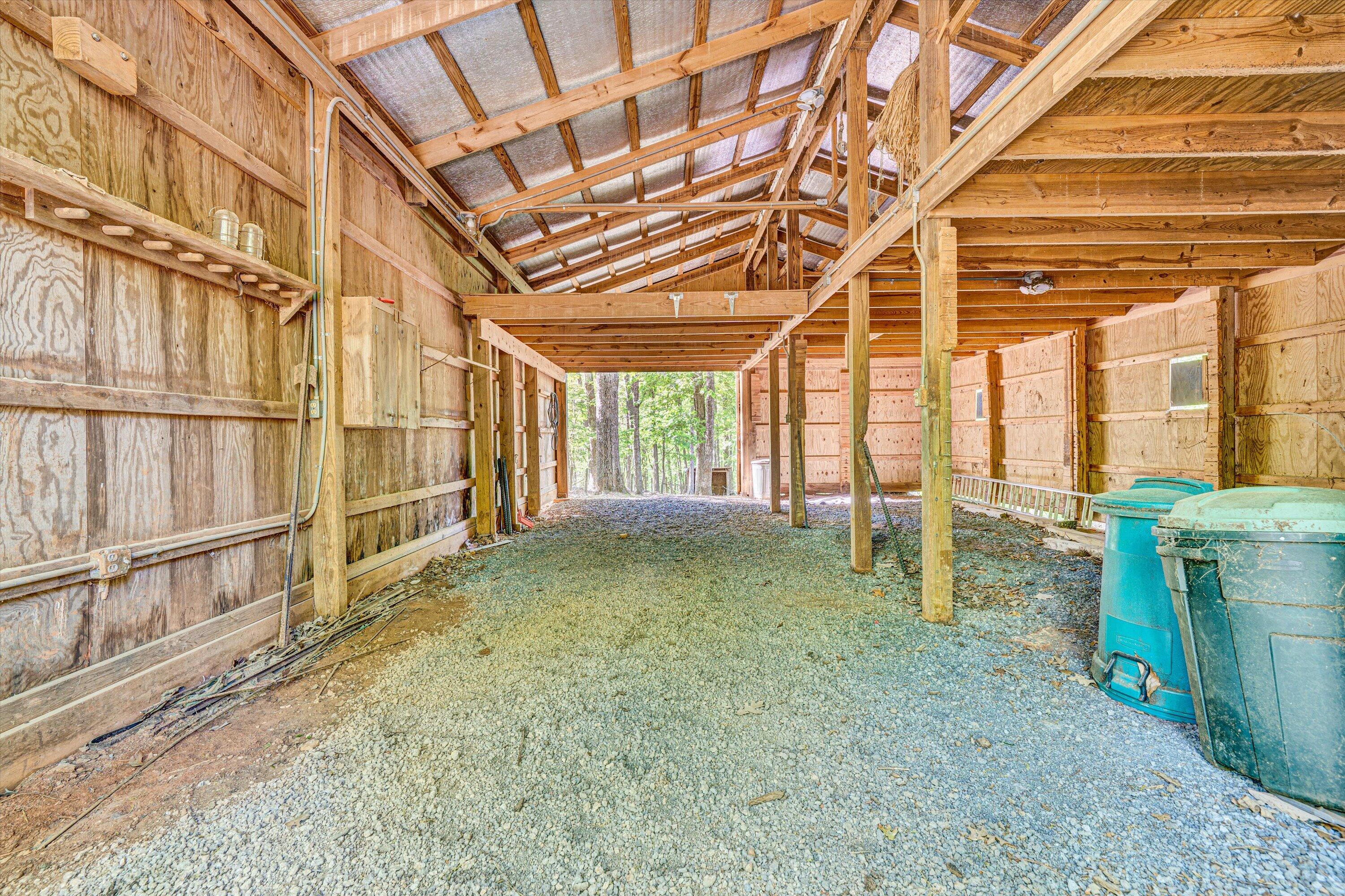 104 Hickory Lake LN