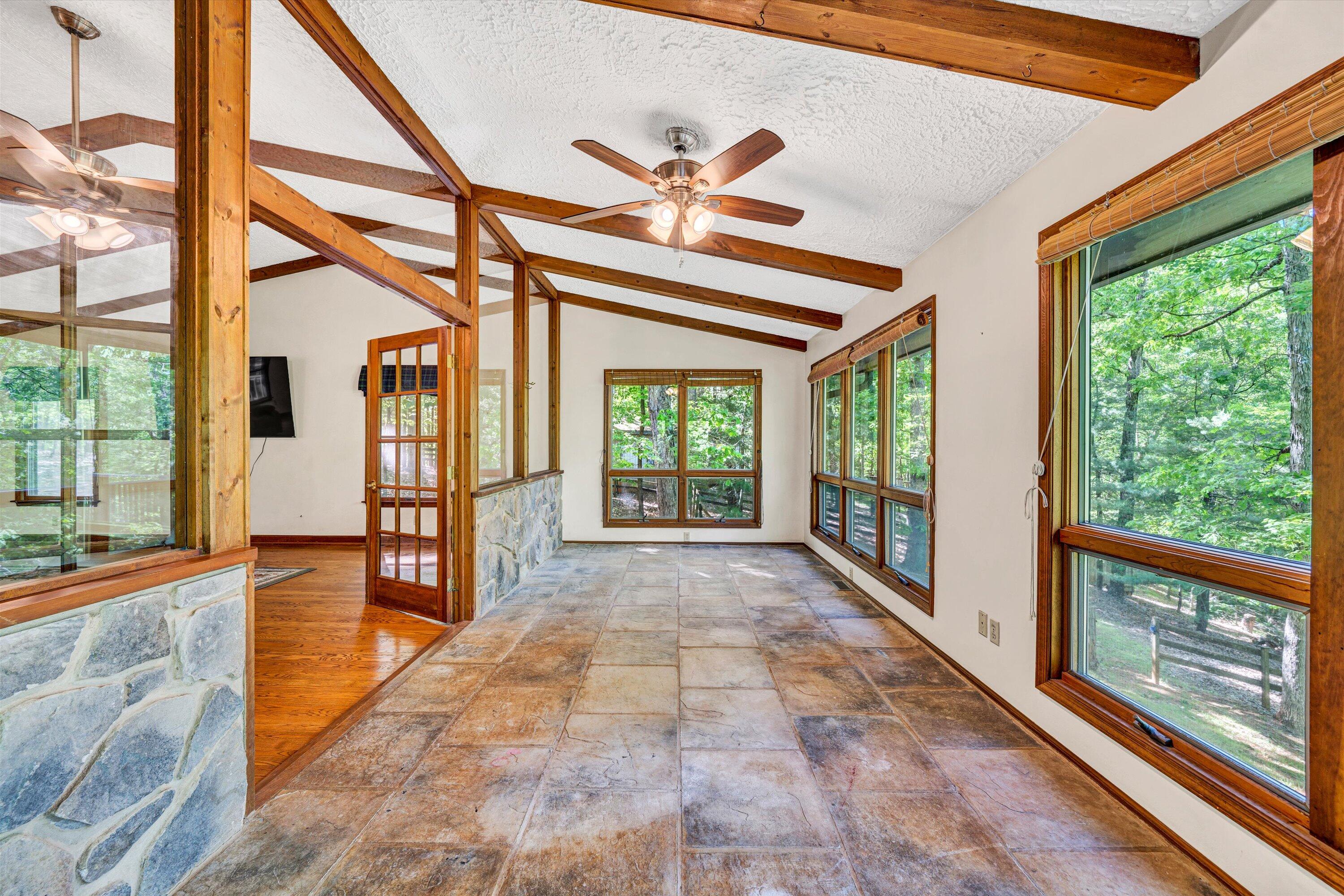 104 Hickory Lake LN
